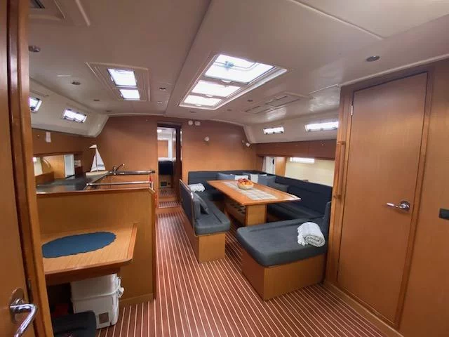 Bavaria 50 Cruiser (Arctic Wisdom) Interior image - 1