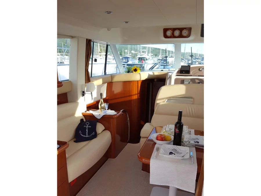 Prestige 36 Fly (Fortuna) Interior image - 8