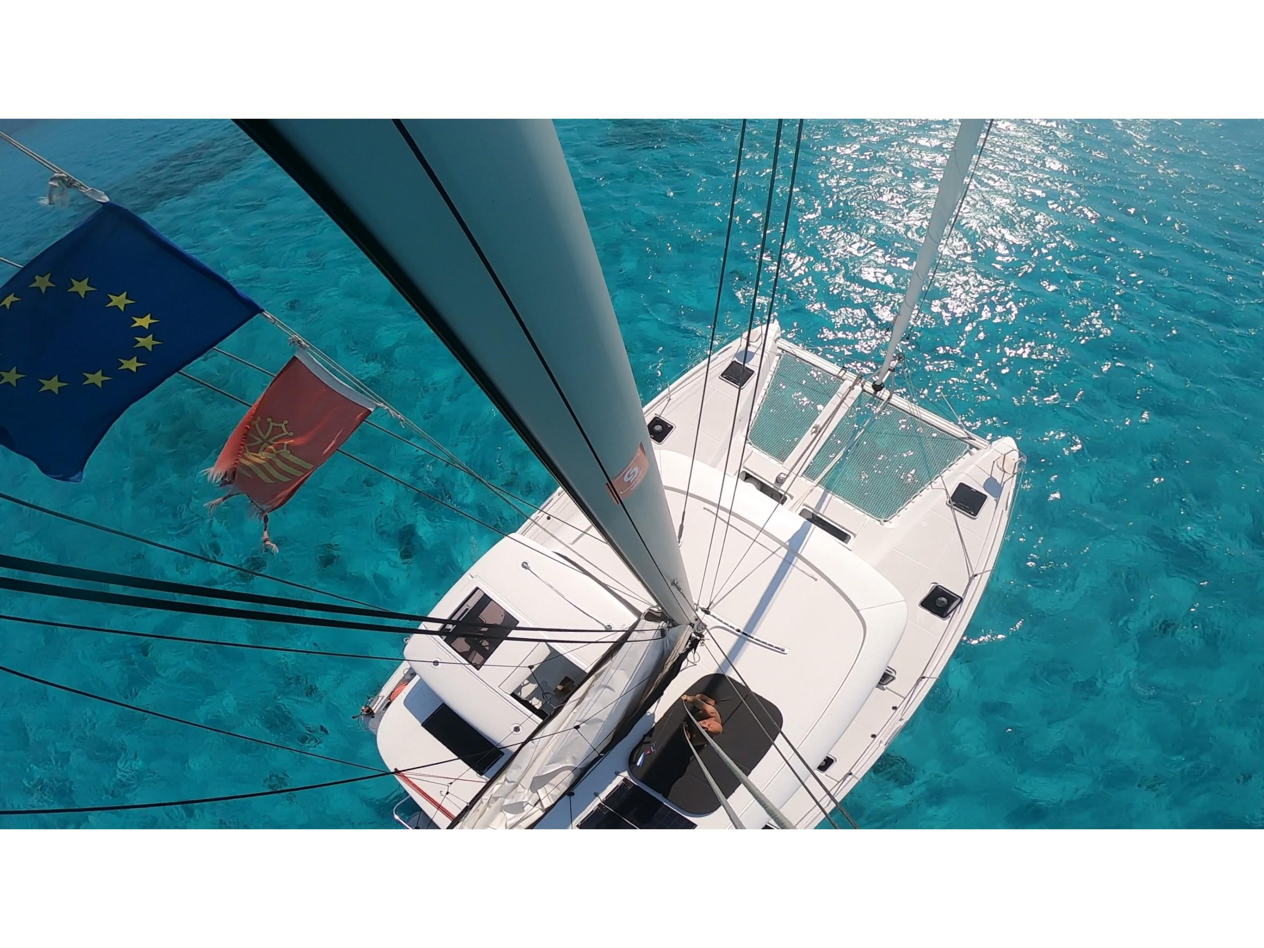 Lagoon 42 — photo 1