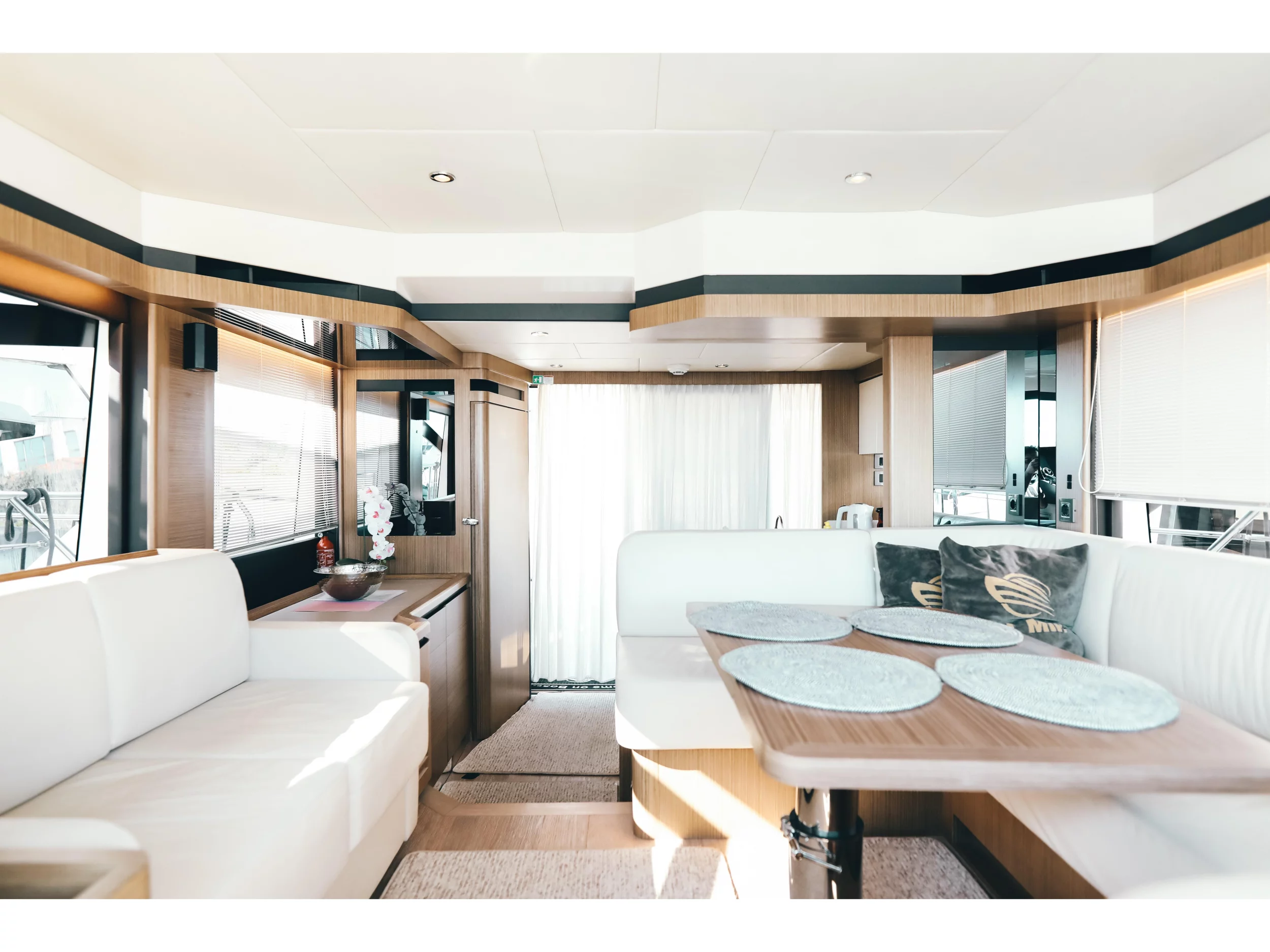 Absolute 50 Fly (Moj Mir) Interior image - 5