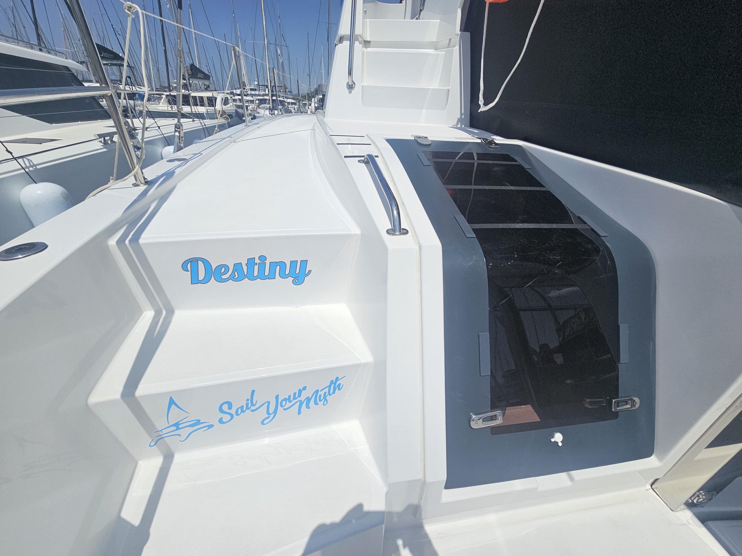 Photo #8 - Bali 4.8 (6+1 cab) (Destiny) en Atenas - 25004
