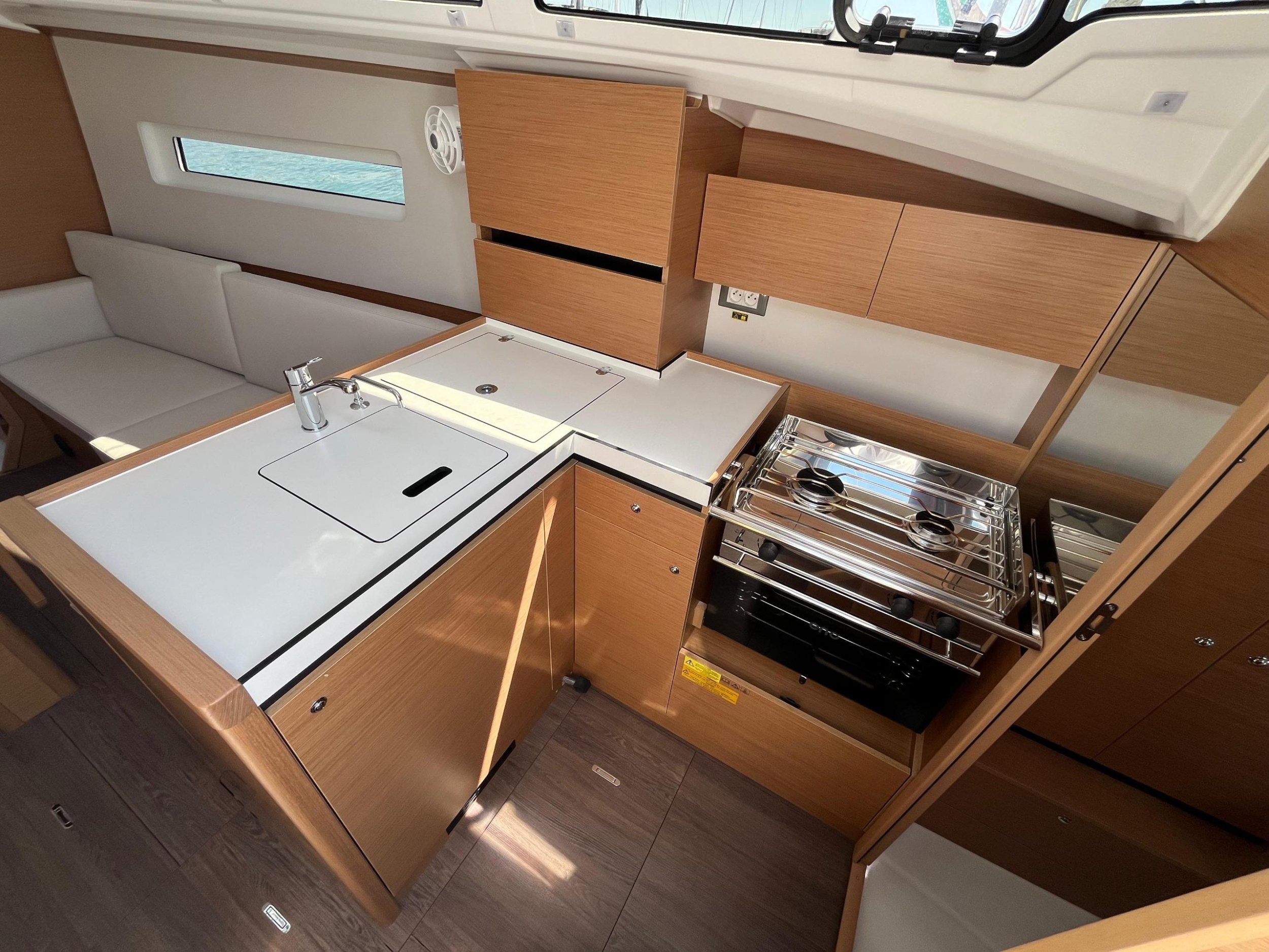SUN ODYSSEY 350 2 CABINES — photo 105