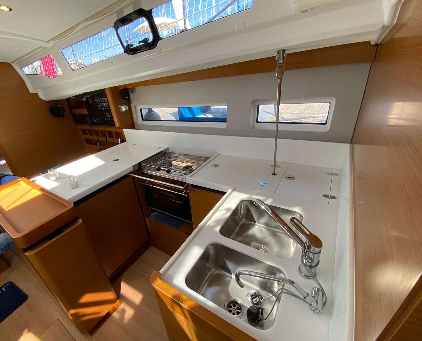 Sun Odyssey 440 — photo 4