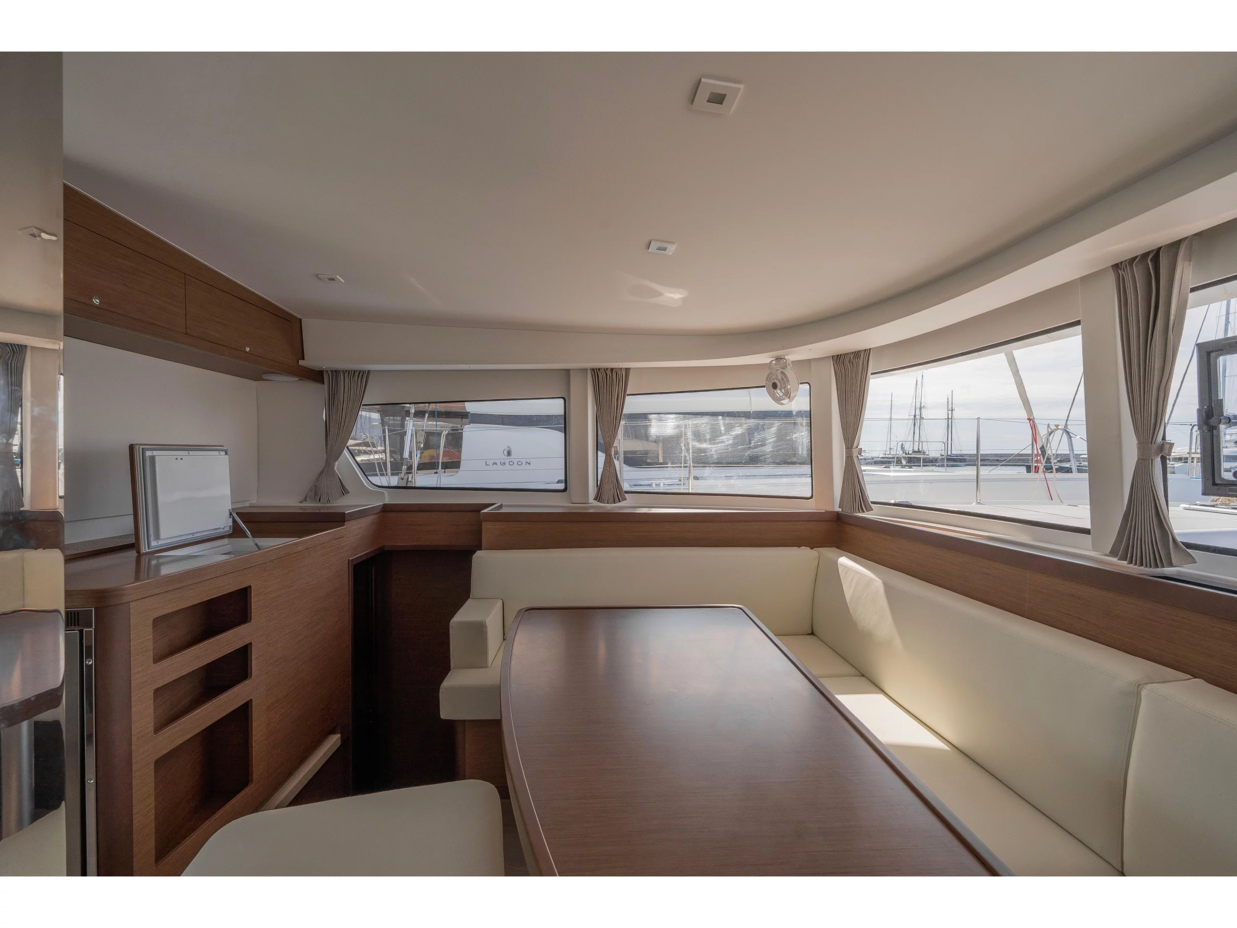 Lagoon 42 (4 dbl / 1 single ) (DAY ONE) Interior image - 9
