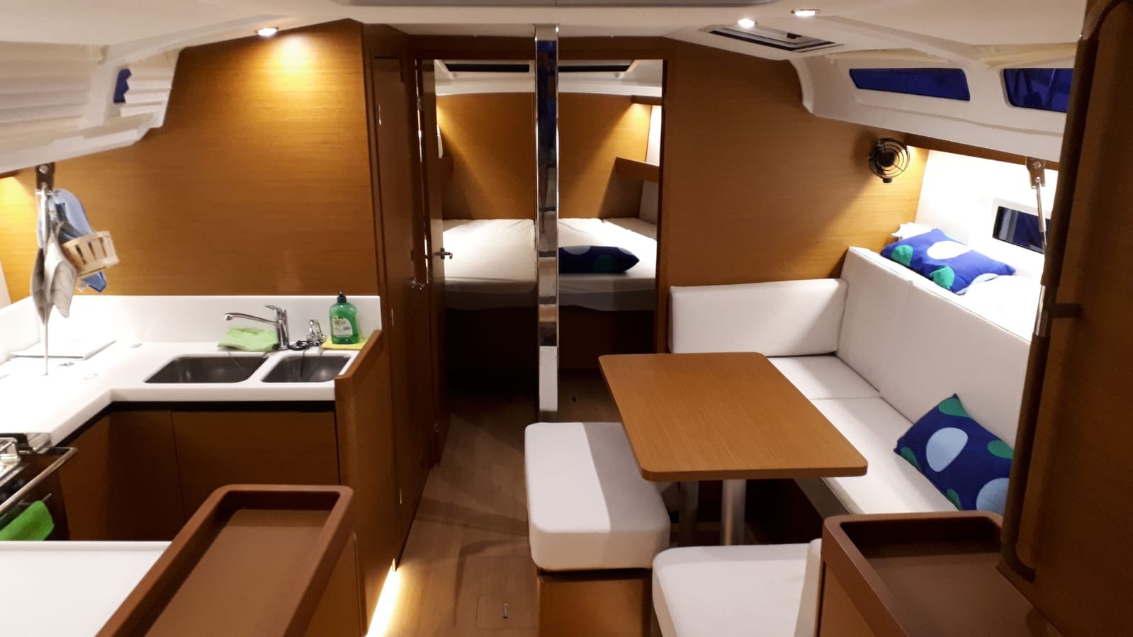 Sun Odyssey 440 — photo 9