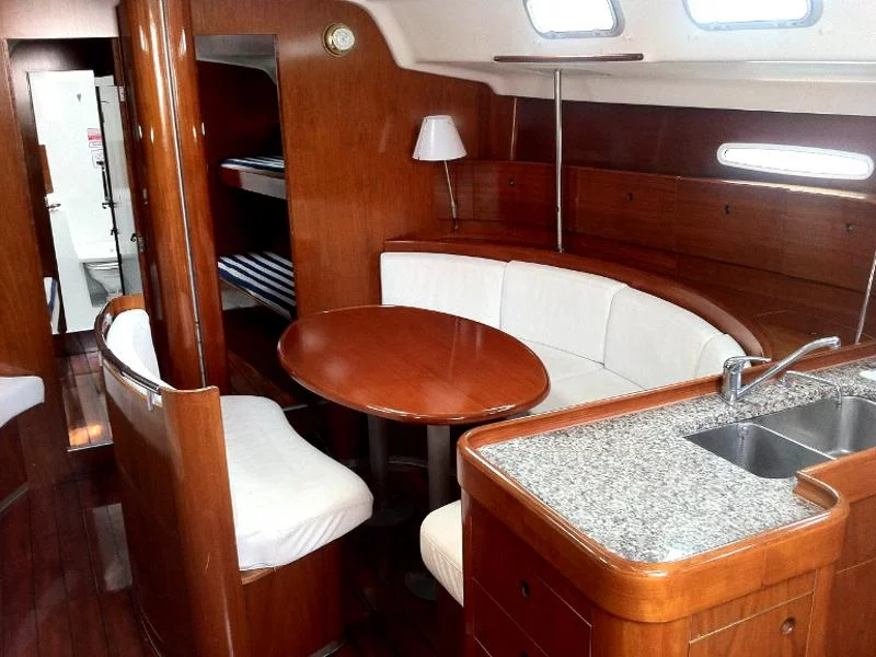 First 47.7 (FIRST CLASS II) Interior image - 3