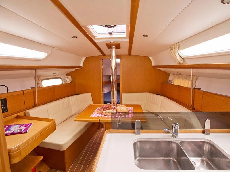 Sun Odyssey 36i (Izella) Interior image - 2