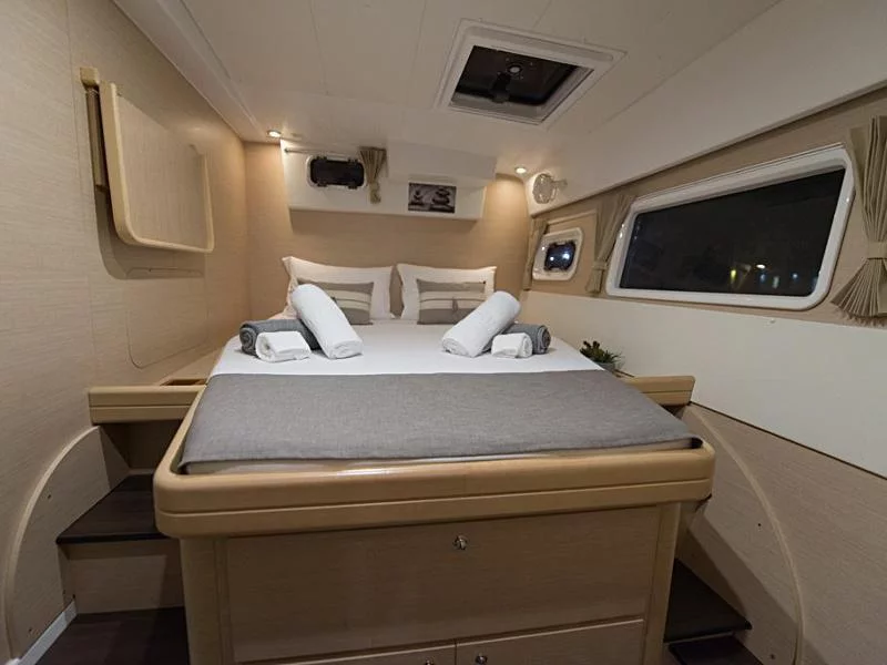 Lagoon 421 (Nirvana AC Watermaker Gen + elegant pack refit 2022)  - 16