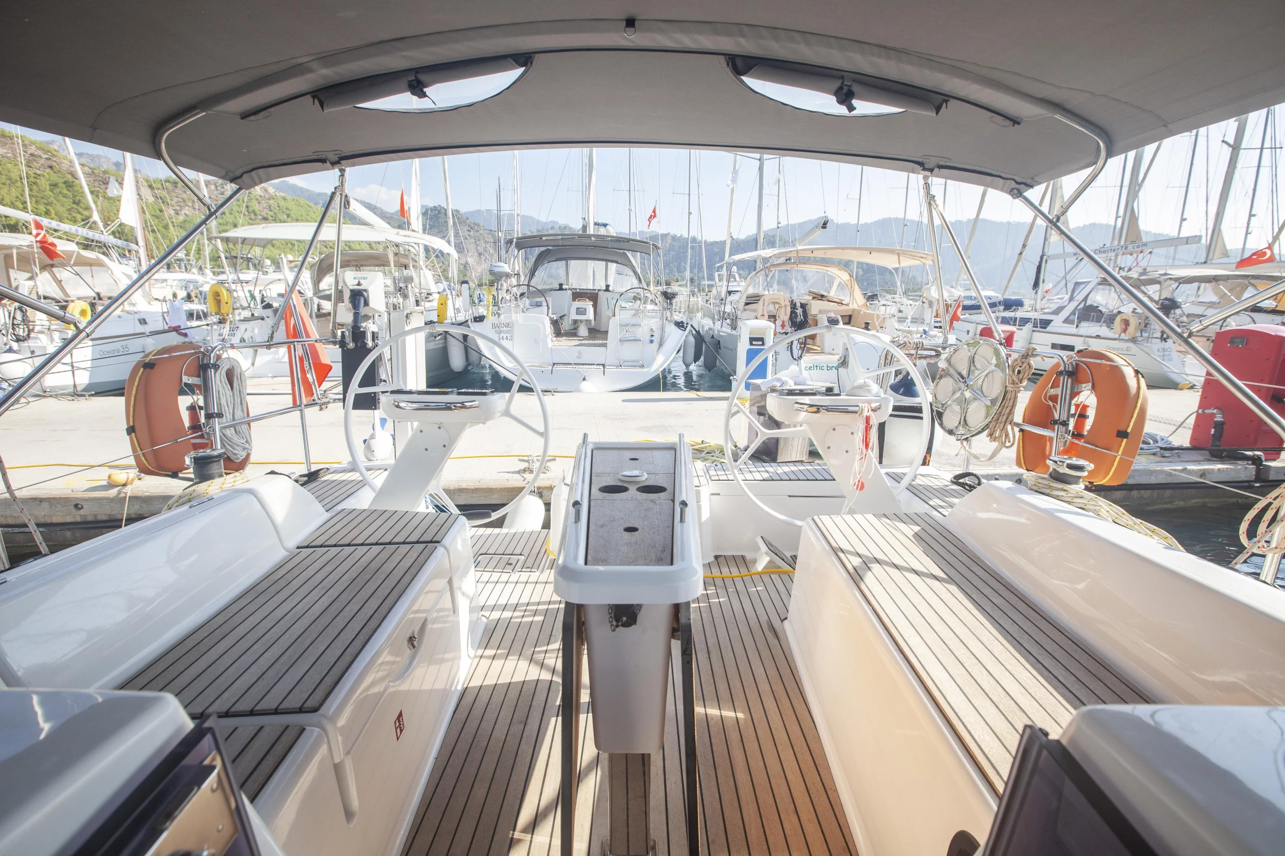 Dufour 360 GL (Nautilus) Cockpit - 7