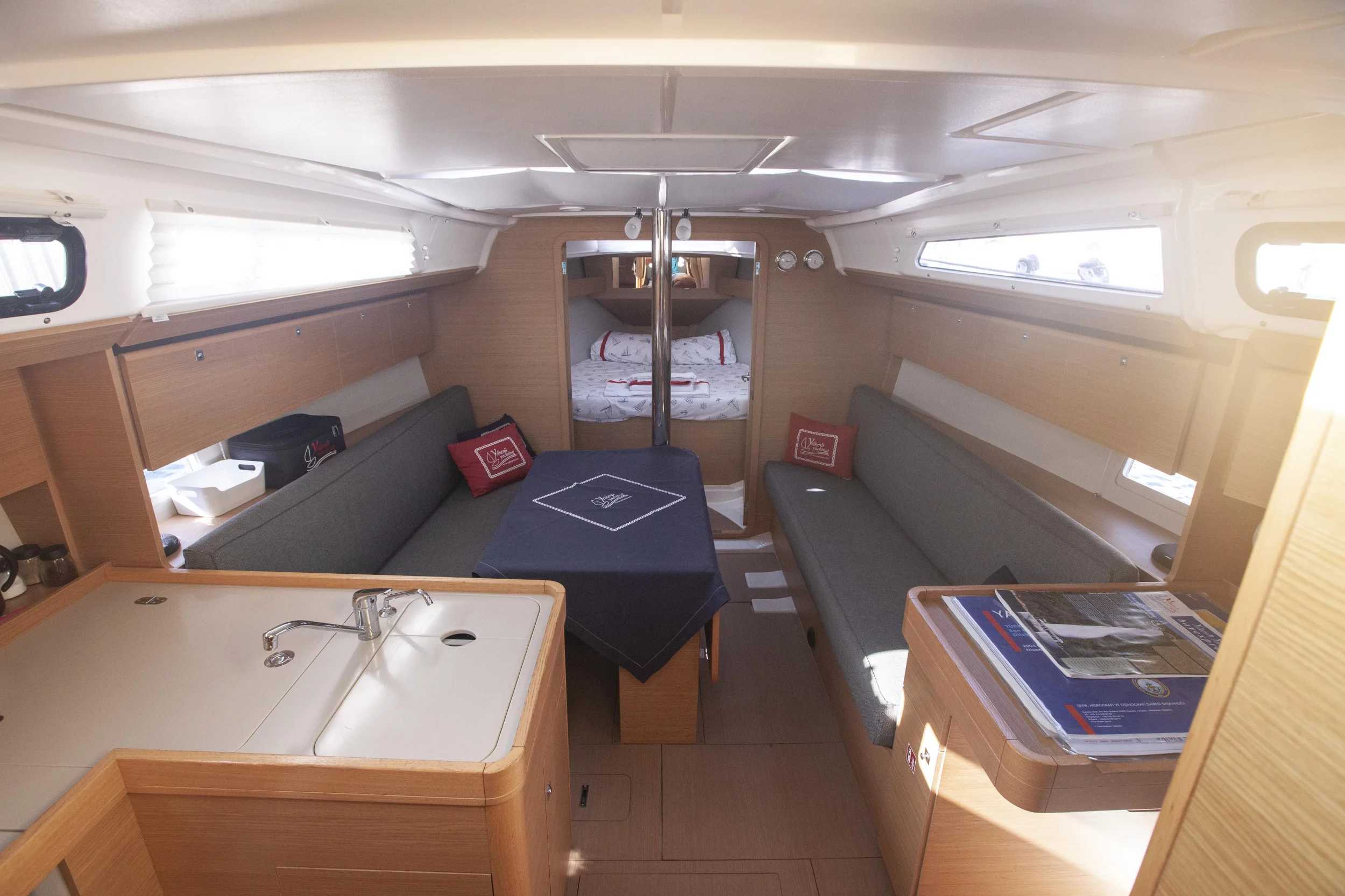 Dufour 360 GL (Nautilus) Saloon - 10
