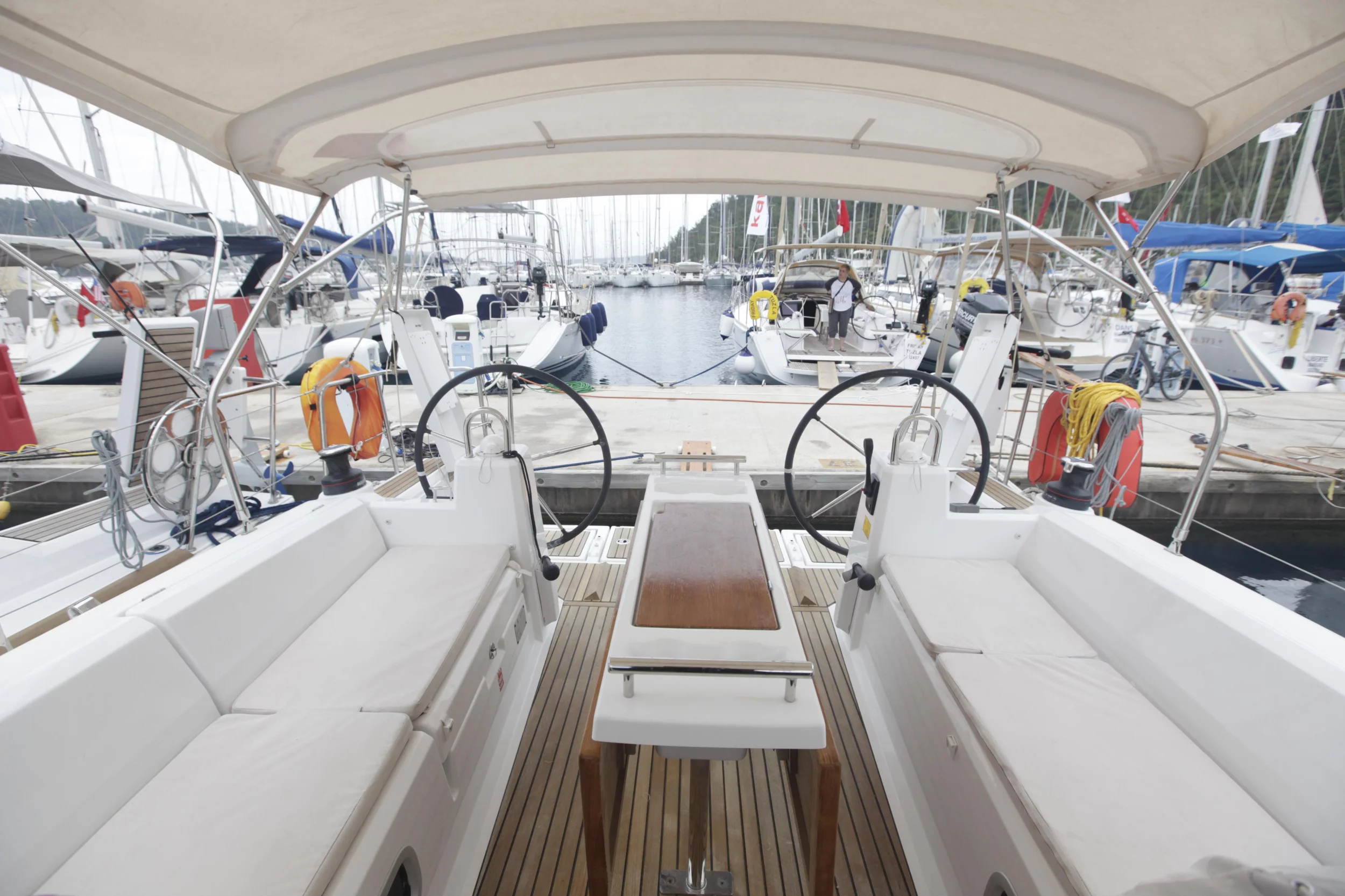 Oceanis 35 (Minta) Cockpit - 11
