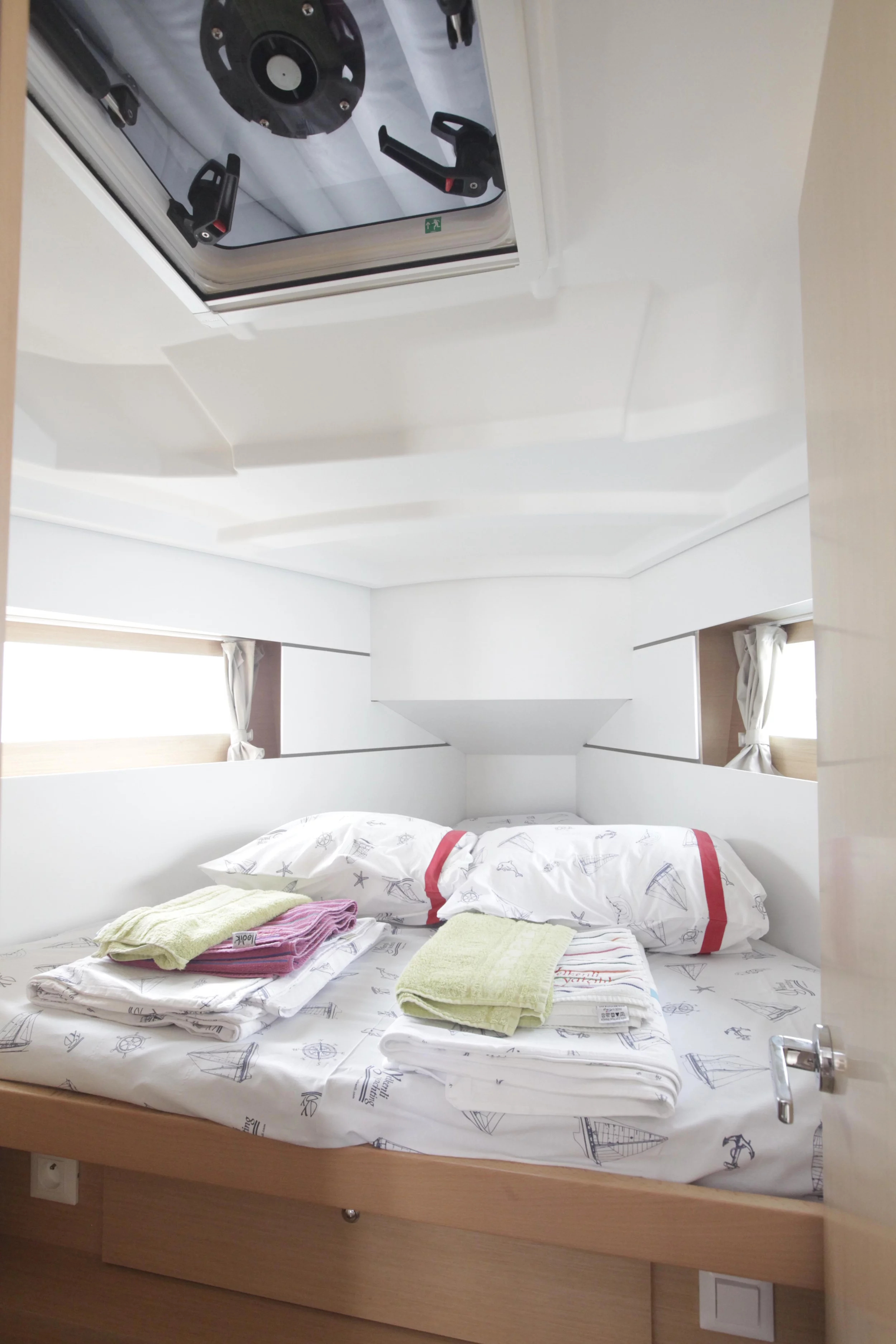 Oceanis 35 (Minta) Front Cabin - 14