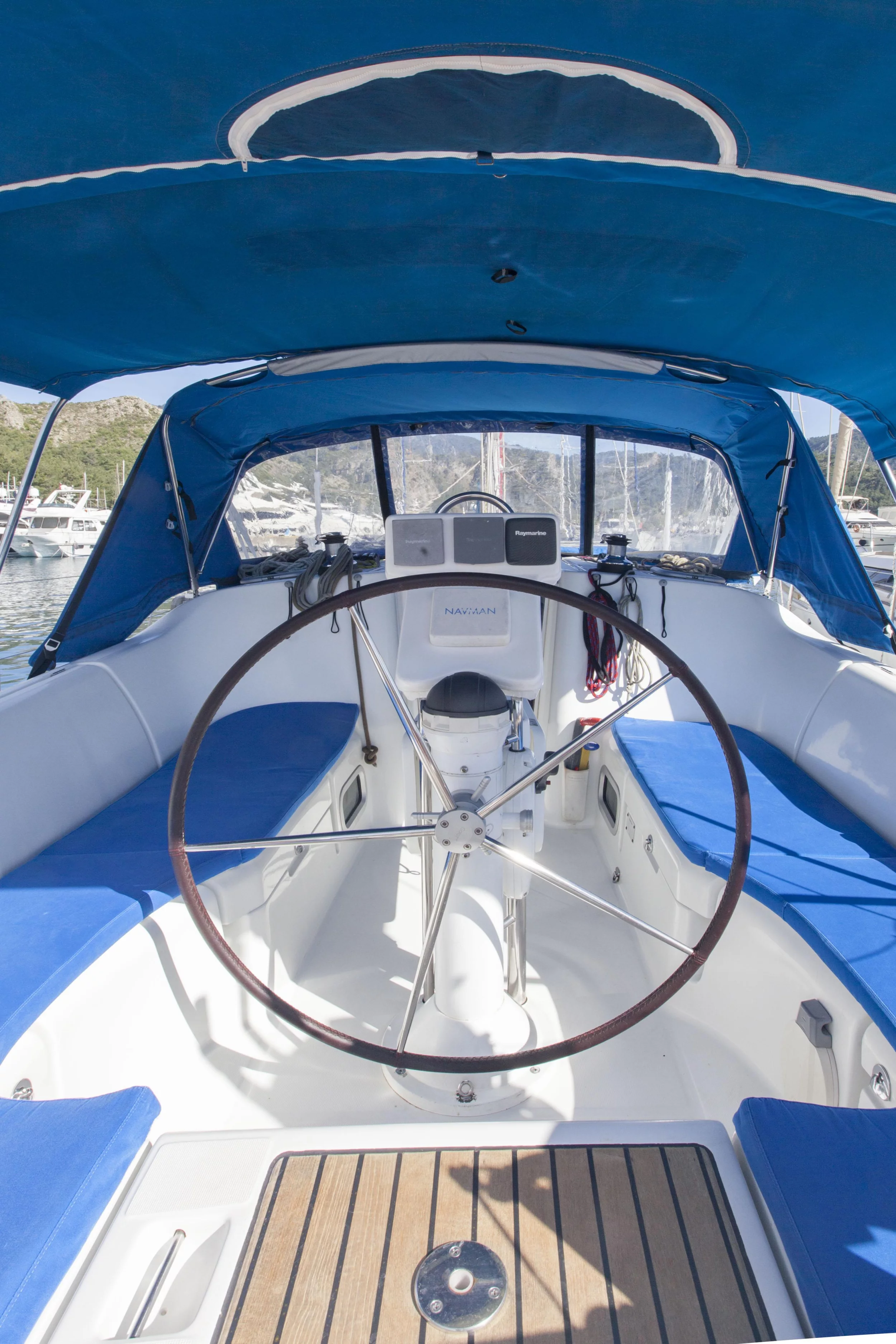 Oceanis 373 (Liberte) Cockpit - 5