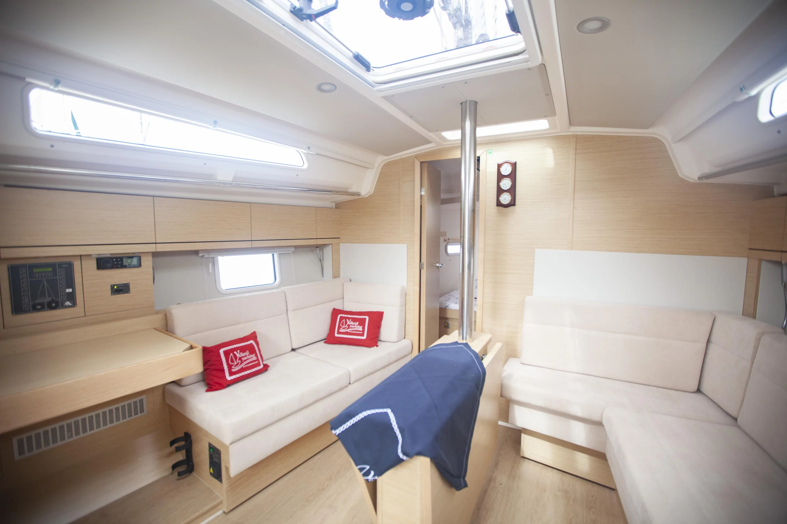 Hanse 388 (Atlas) Saloon - 9