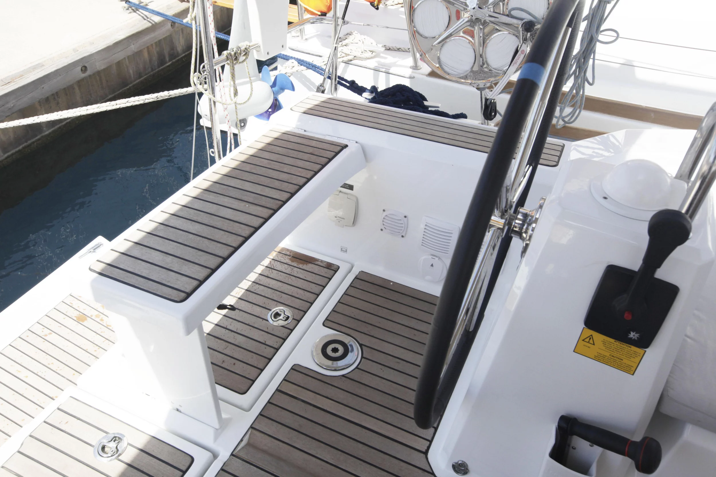 Oceanis 38.1 (Missy) Helmsman Seat - 8