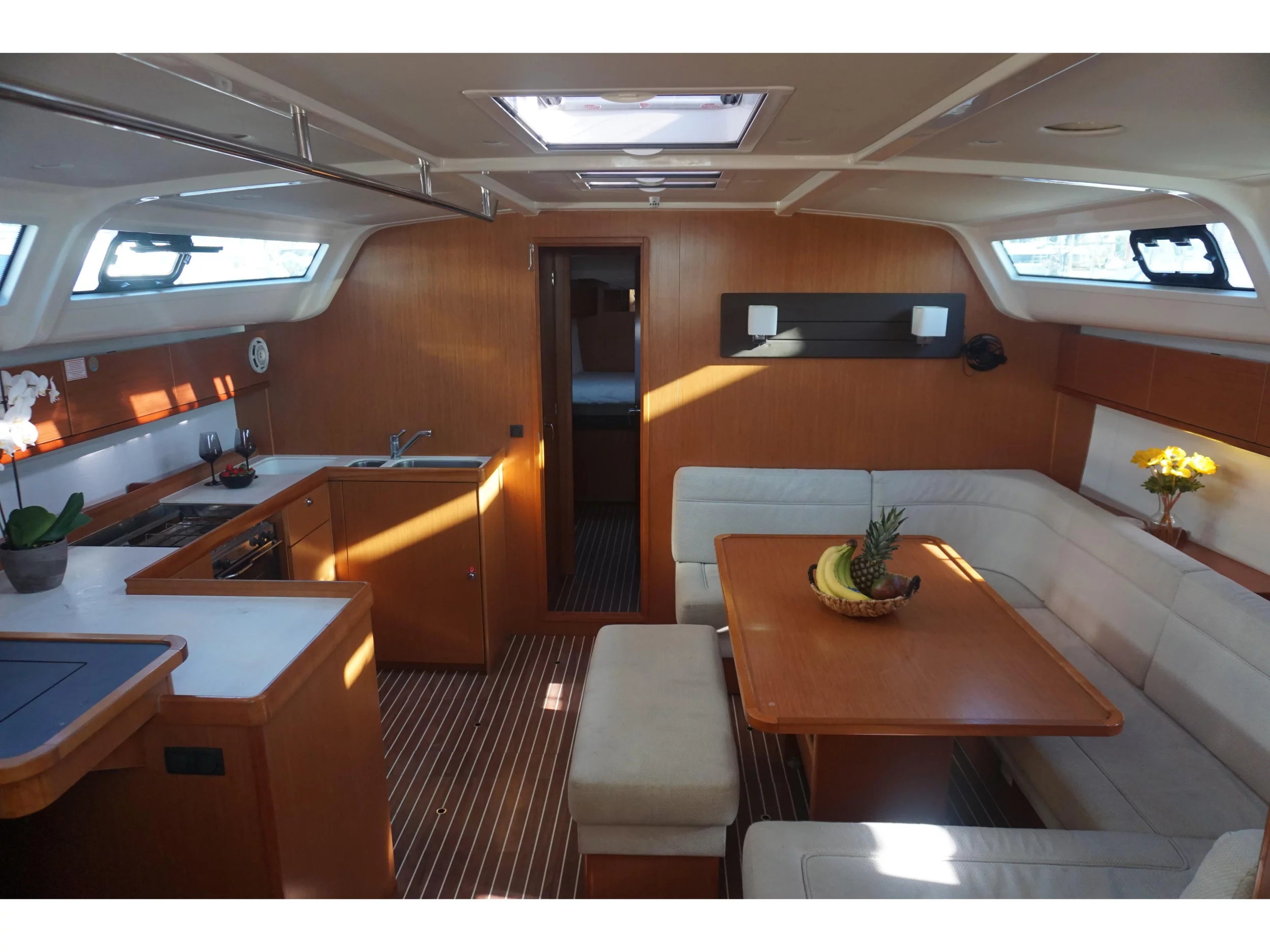 Bavaria Cruiser 51 (Lina) Interior image - 16