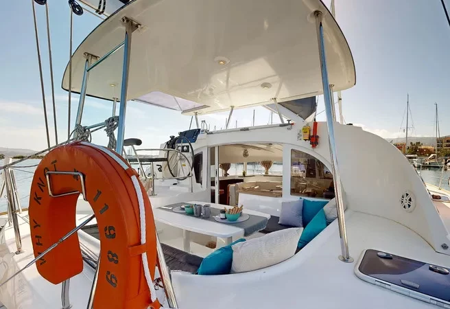 Lagoon 380 (Why Knot)  - 1