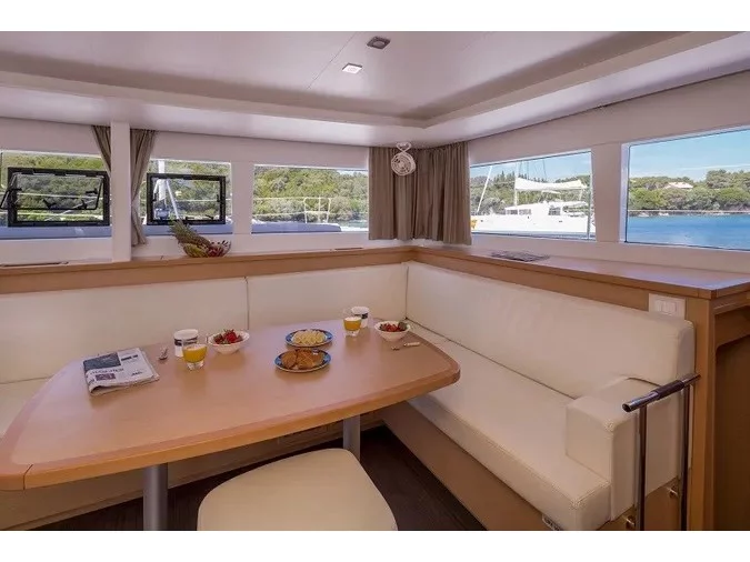 Lagoon 450 Fly (Gin Tonic) Interior image - 8