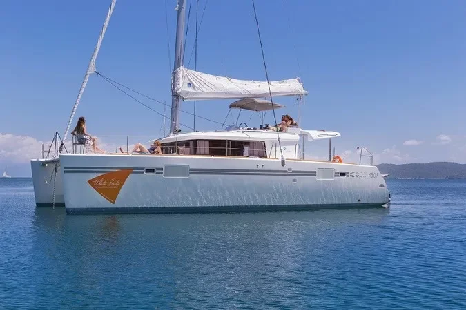 Lagoon 450 Fly (Gin Tonic)  - 4