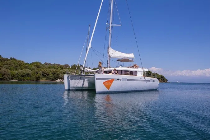 Photo #2 - Lagoon 450 Fly (Gin Tonic) in Lefkada - 63970