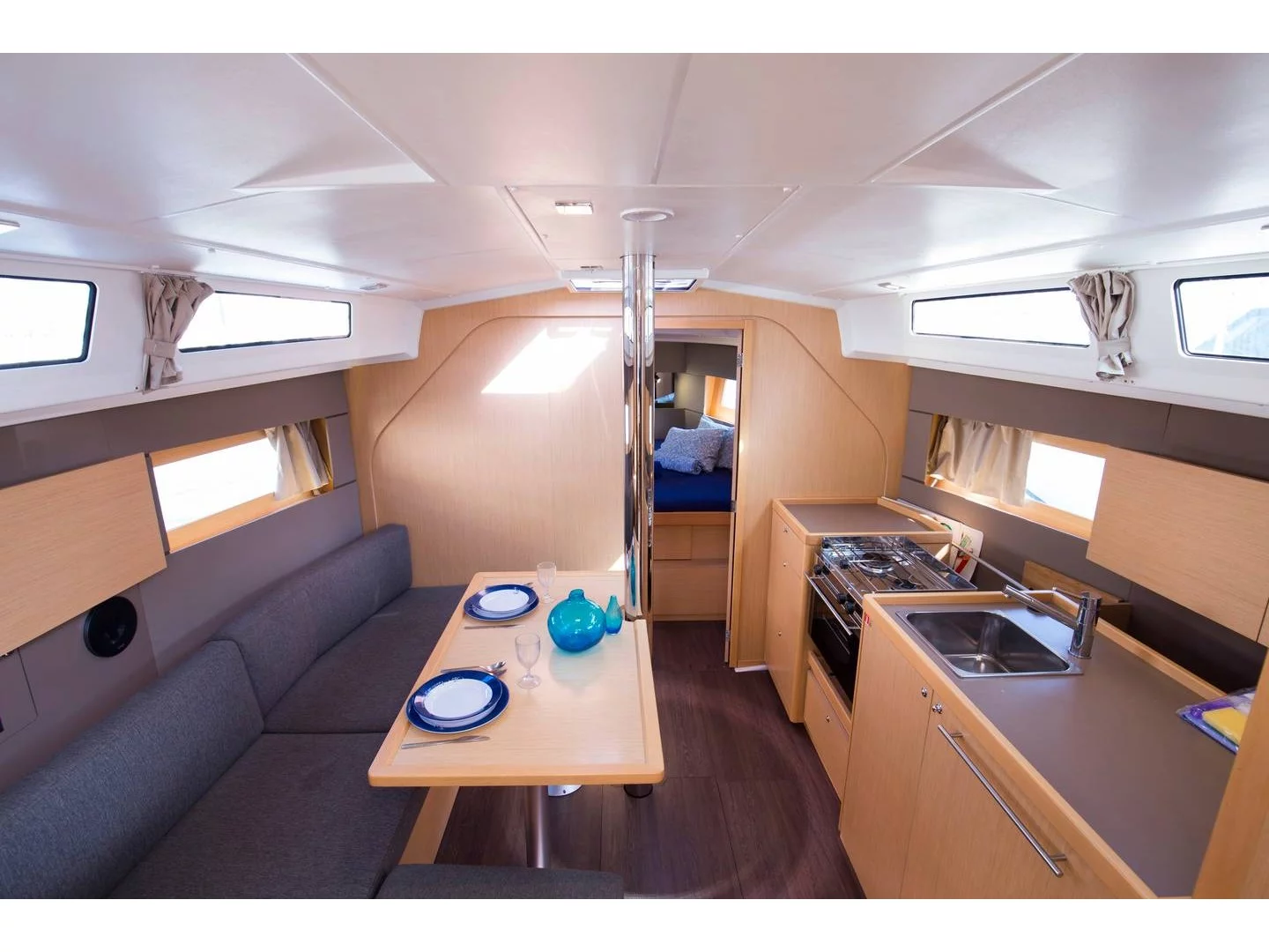 Oceanis 38.1 (TRICICLE) Interior image - 11