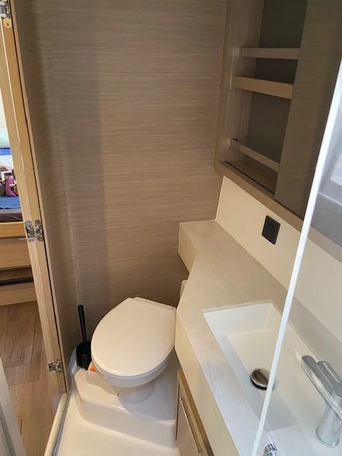 Lagoon 46 (Star of the Seas IV) WC - 18
