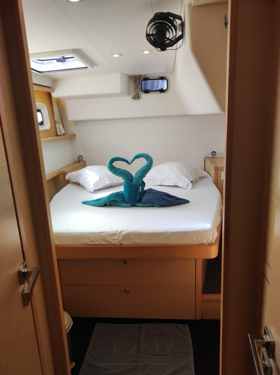 Lagoon 450 SporTop — photo 25