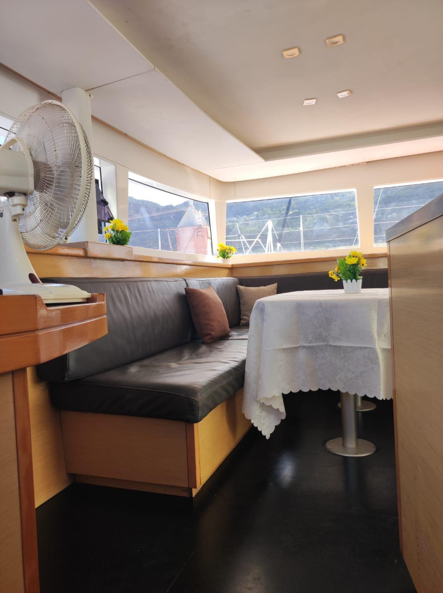 Lagoon 450 SporTop — photo 24