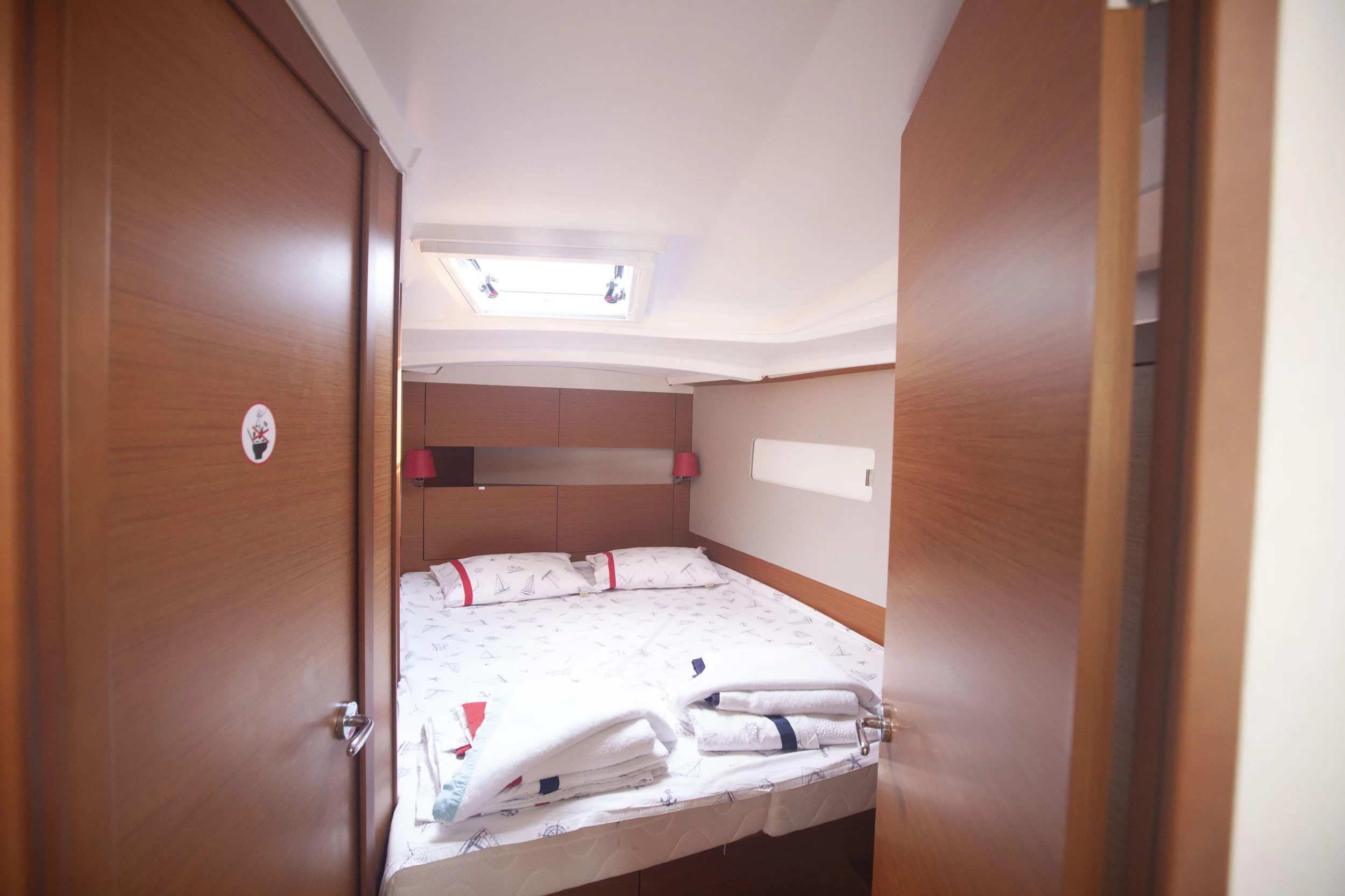 Sun Odyssey 410 (Sea Breeze) Front Cabin - 5