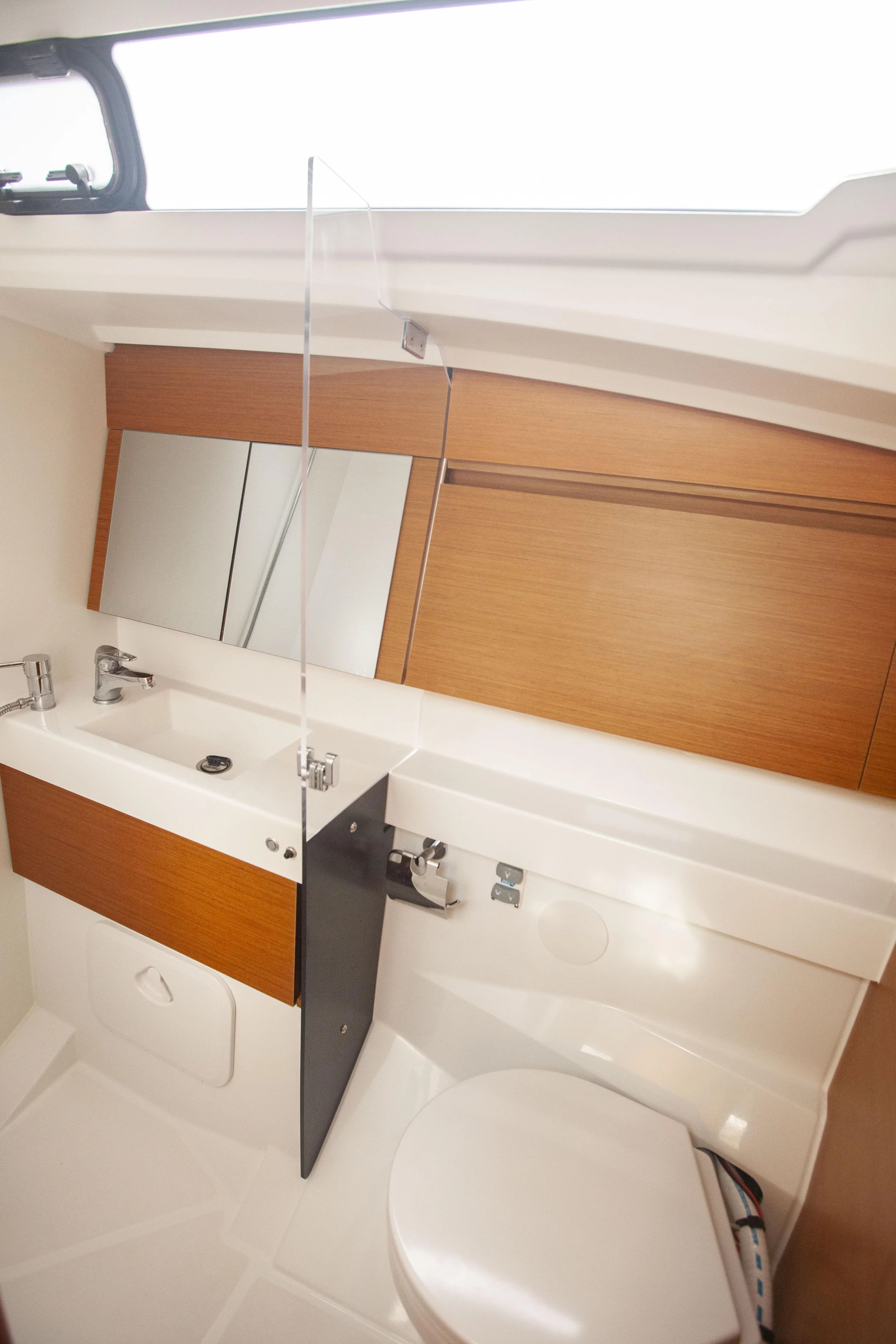 Sun Odyssey 410 (Sea Breeze) Aft WC - 11