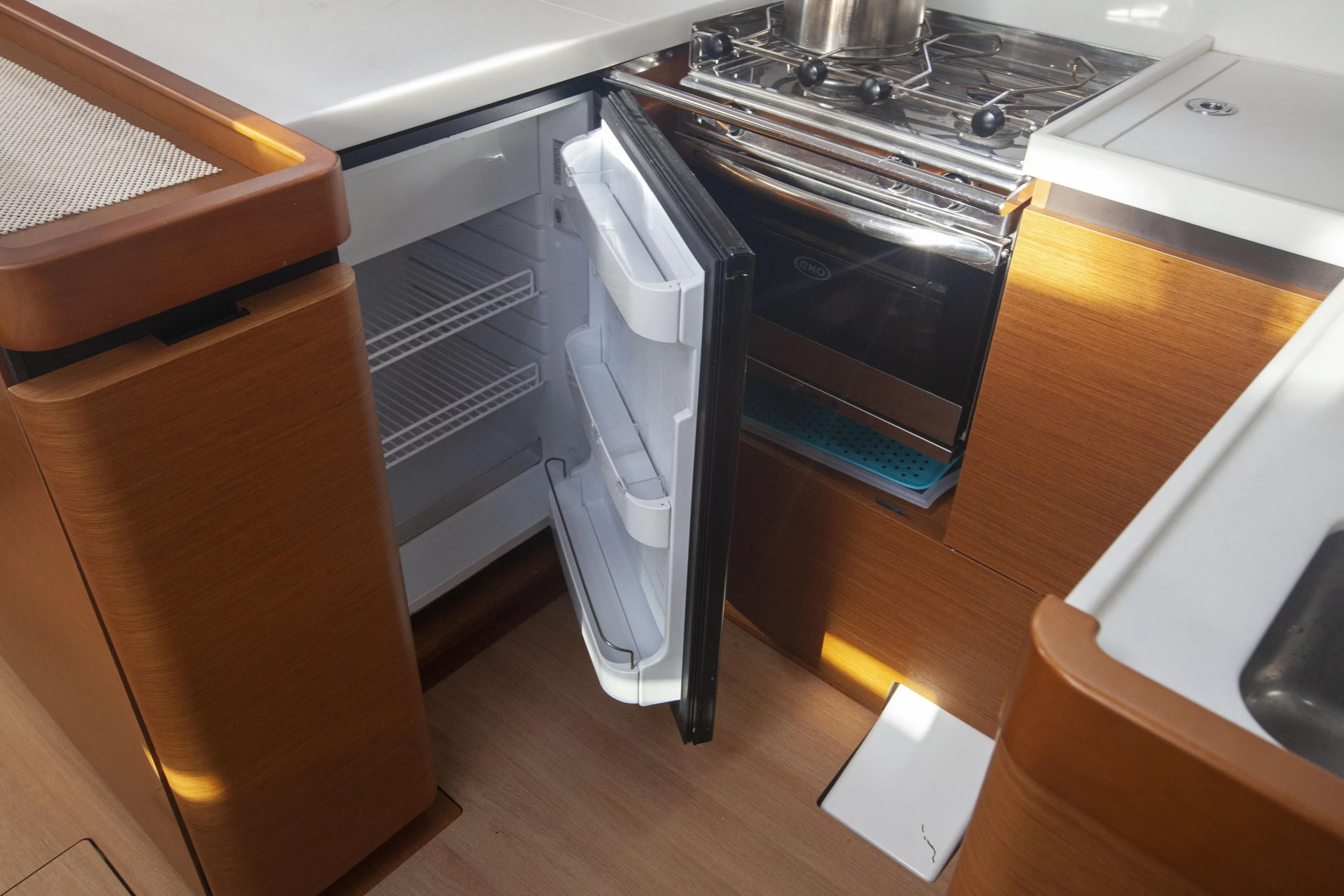 Sun Odyssey 440 (Celtic Breeze) Fridge - 16