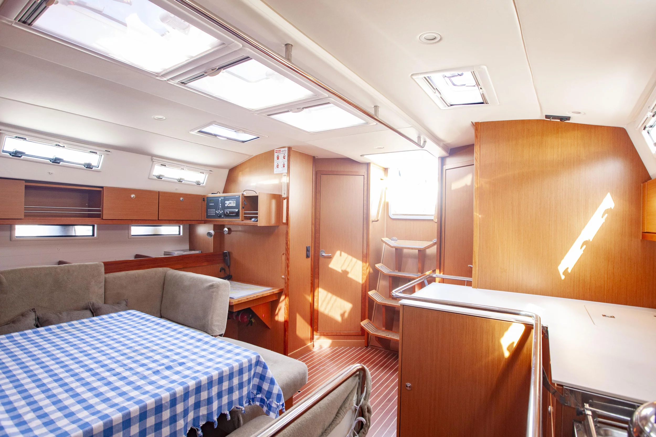 Bavaria 45 Cruiser (IBulut) Saloon - 3