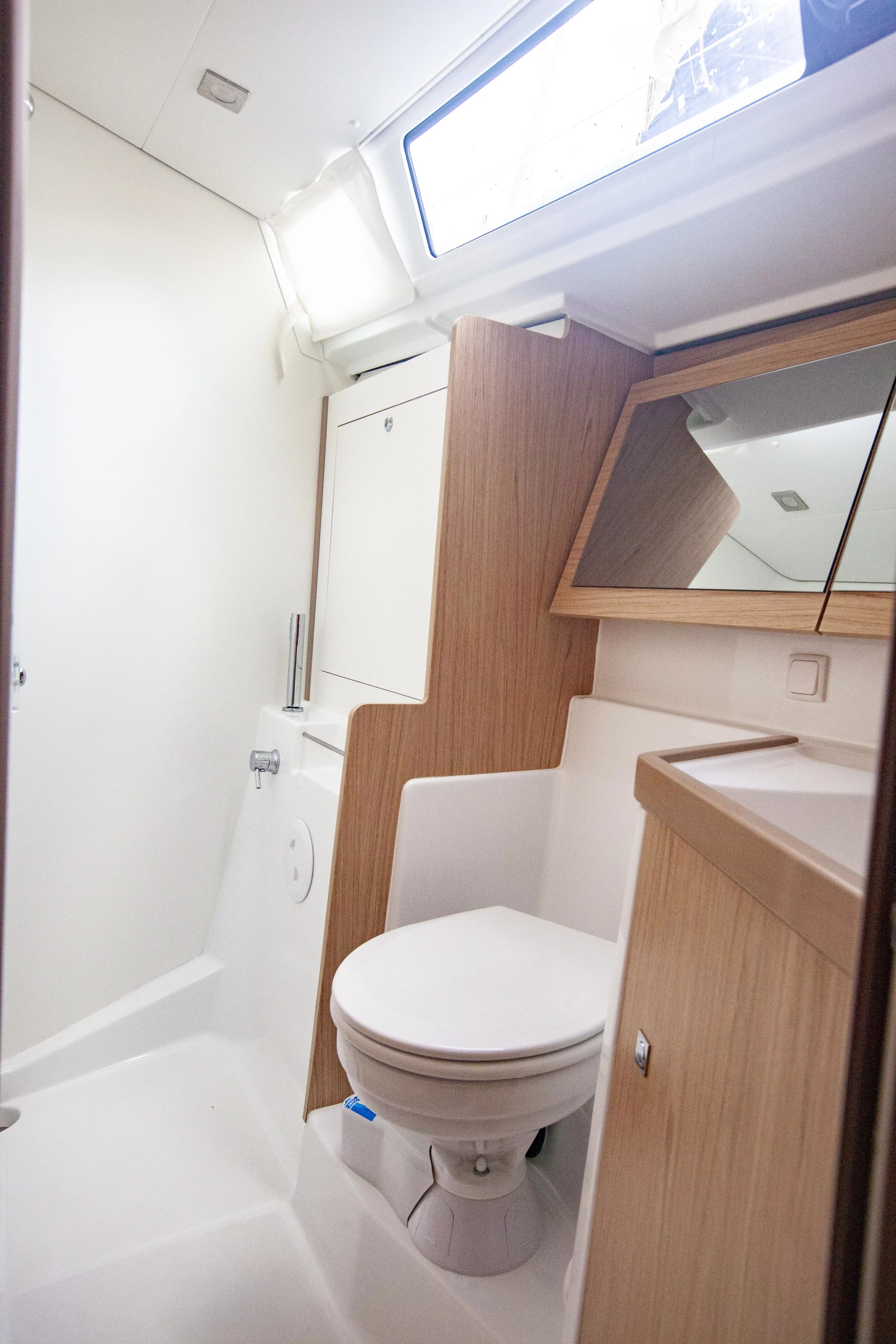Oceanis 45 (Hande) Aft WC - 5