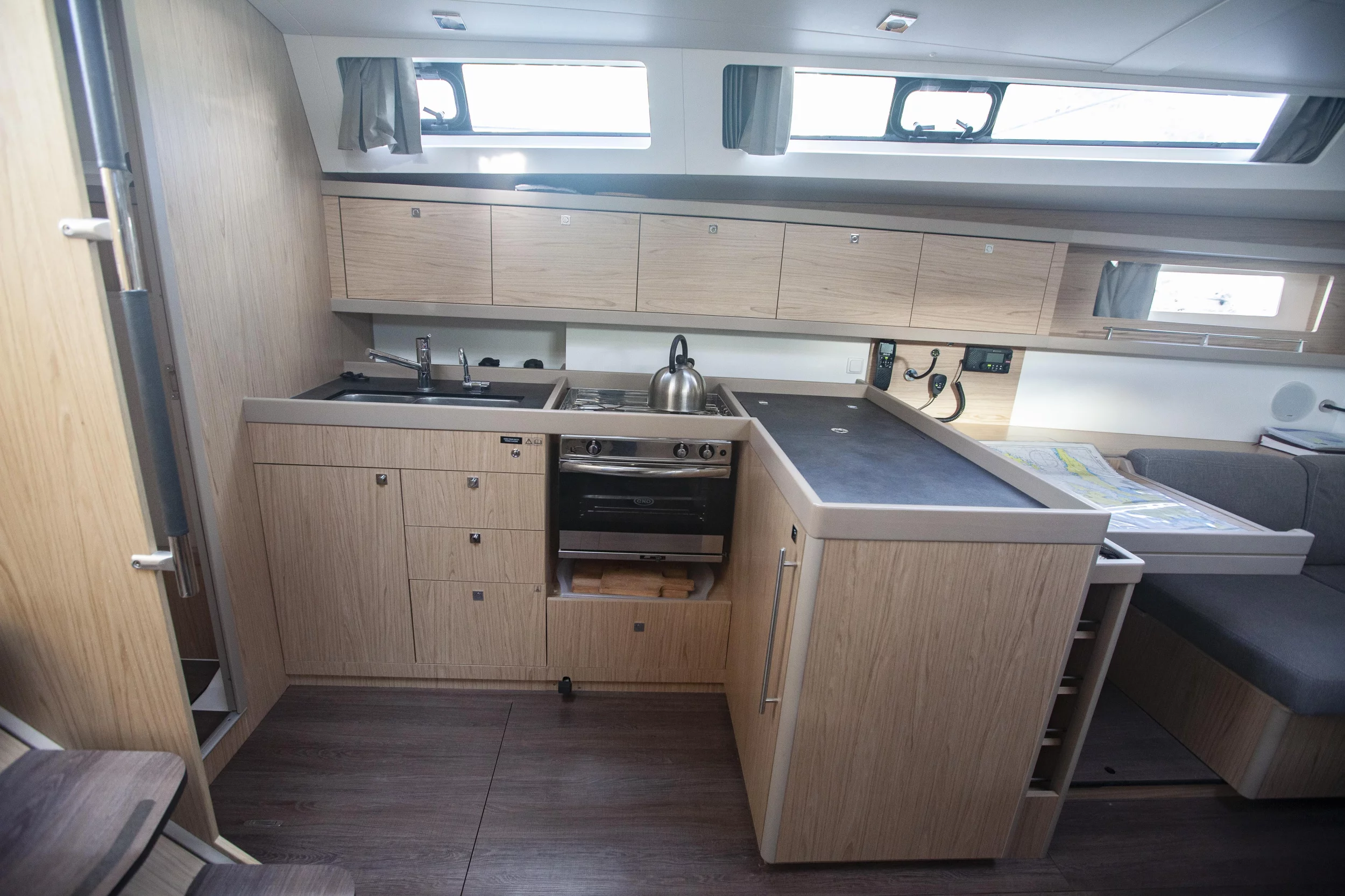 Oceanis 45 (Hande) Galley - 17