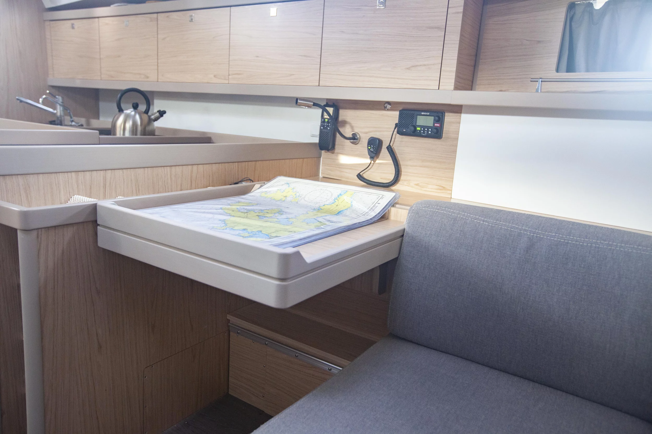Oceanis 45 (Hande) Chart Table - 7