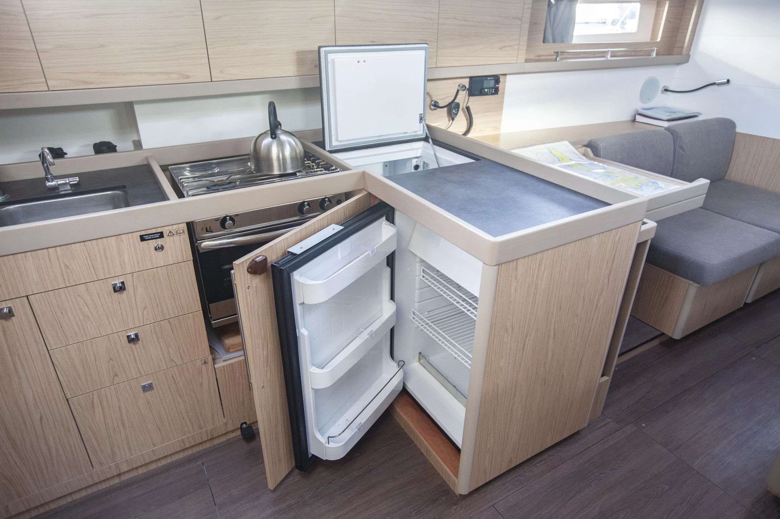 Oceanis 45 (Hande) Fridge - 15