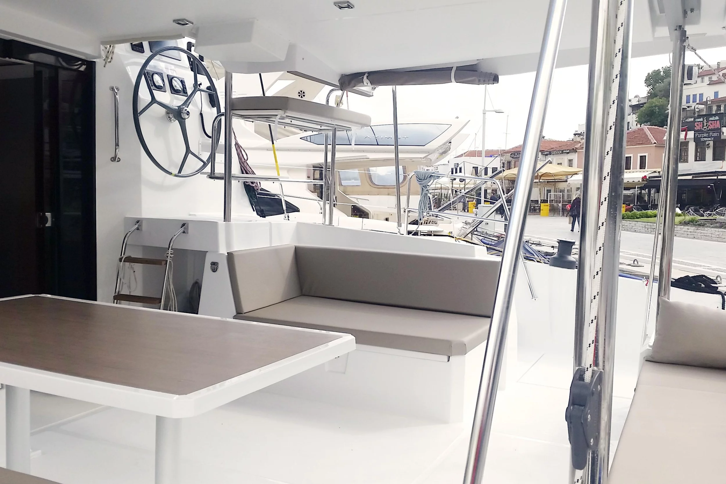 Bali 4.5 (LeAndra) Cockpit - 12