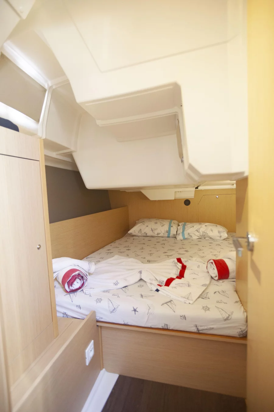 Oceanis 38 (Vientos) Aft Cabin (starboard side) - 10