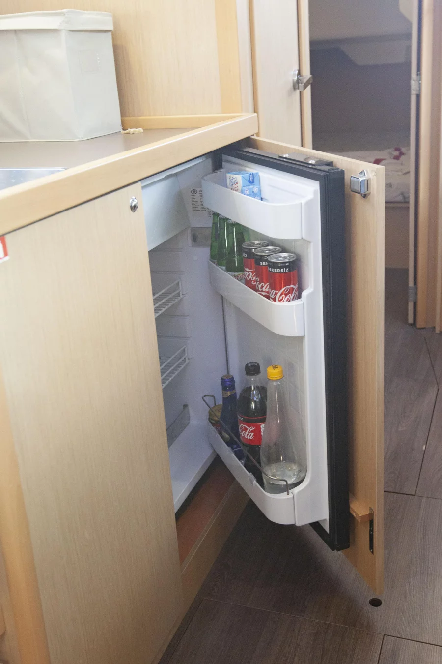 Oceanis 38 (Vientos) Fridge - 8