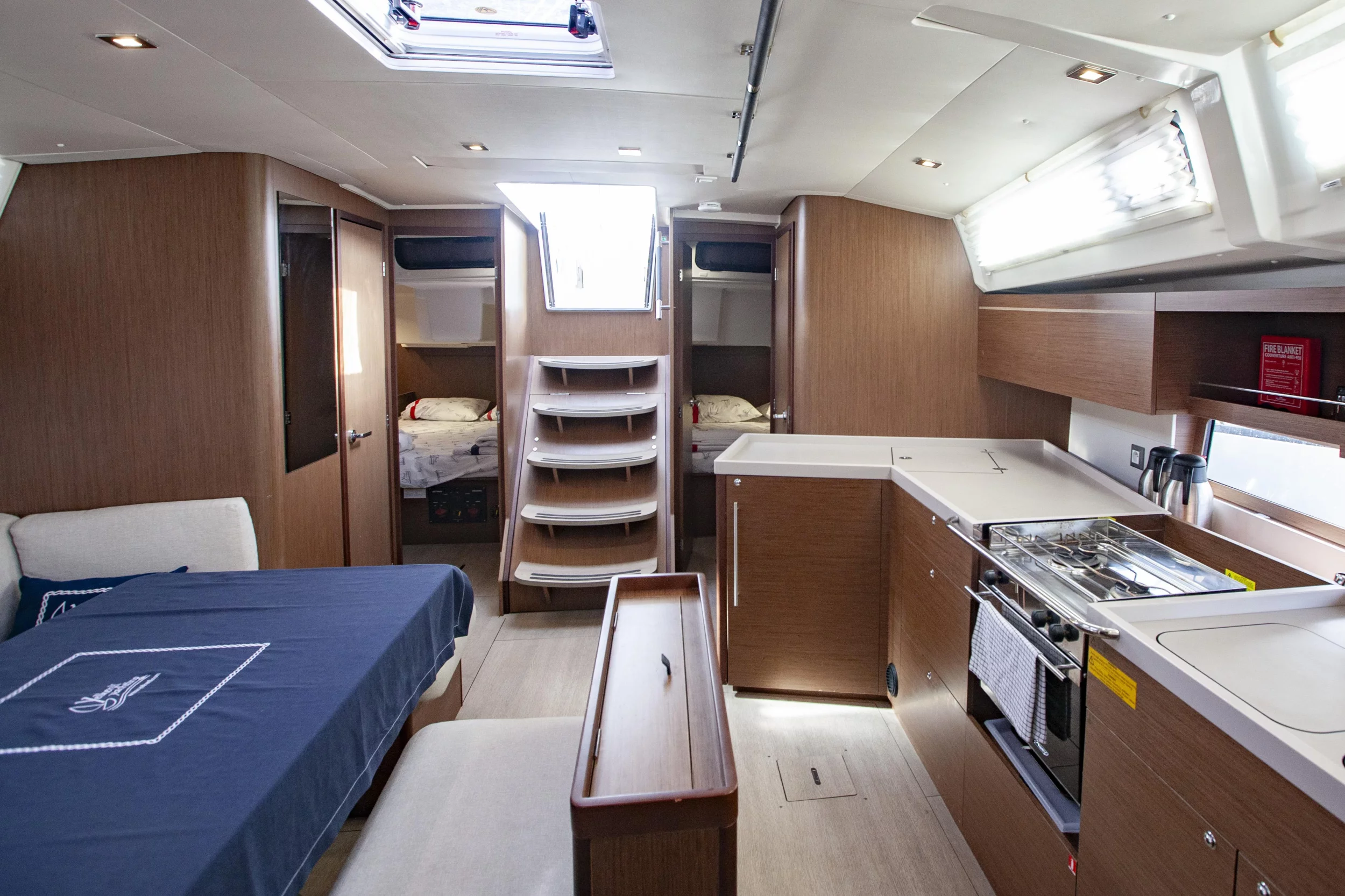 Oceanis 46.1 (BreezY) Saloon - 16