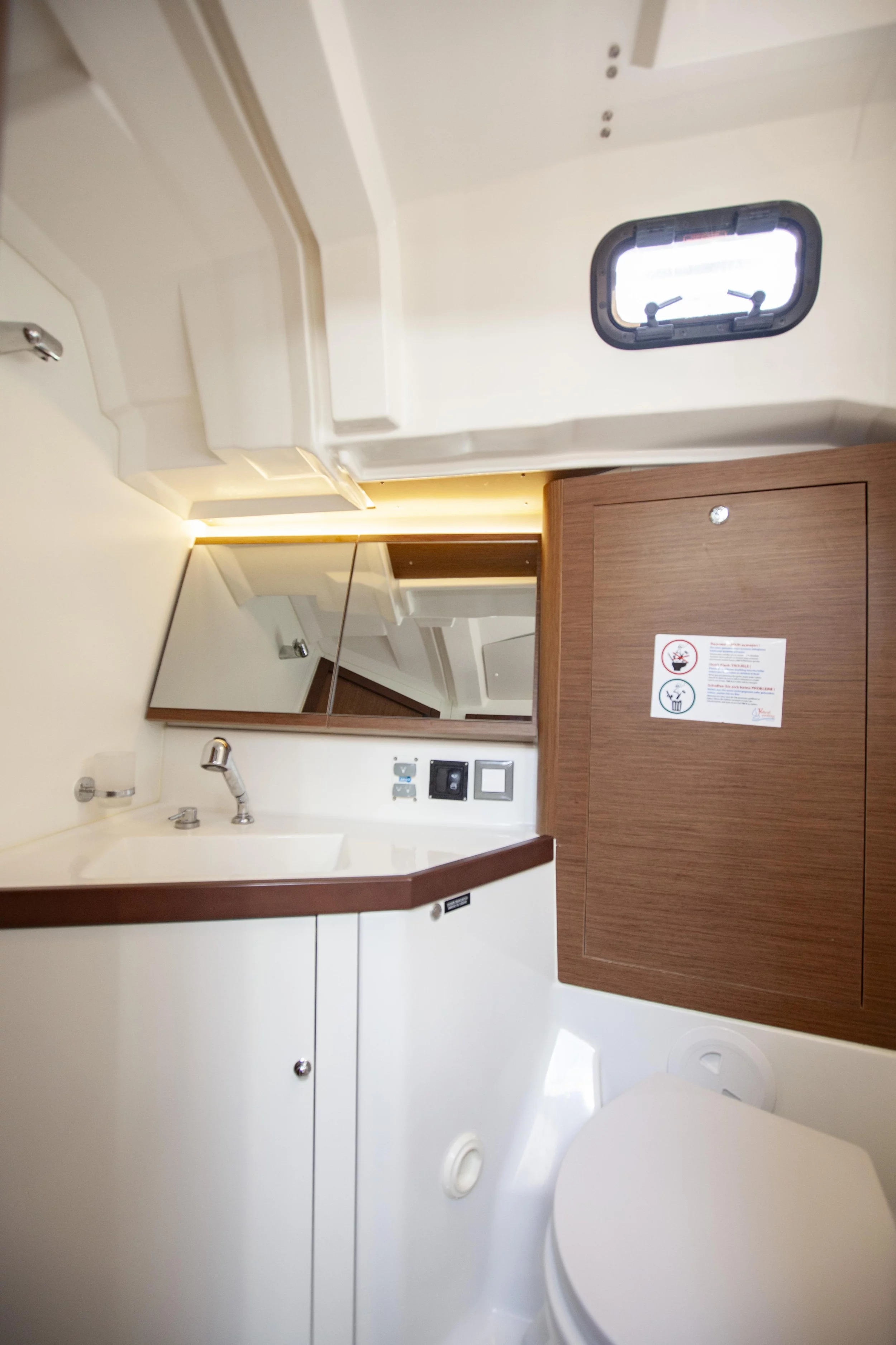 Oceanis 46.1 (BreezY) Aft WC - 13