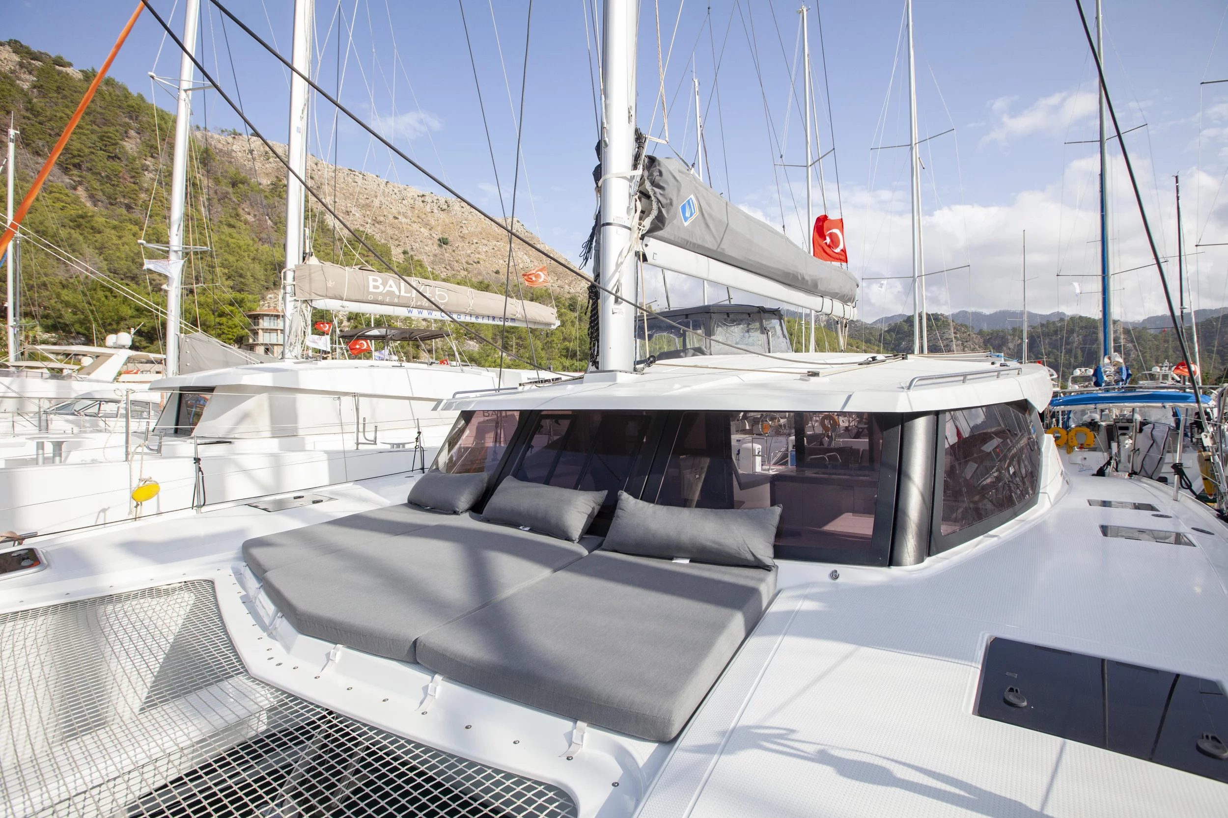 Isla 40 (Serenita) Front Deck - 15