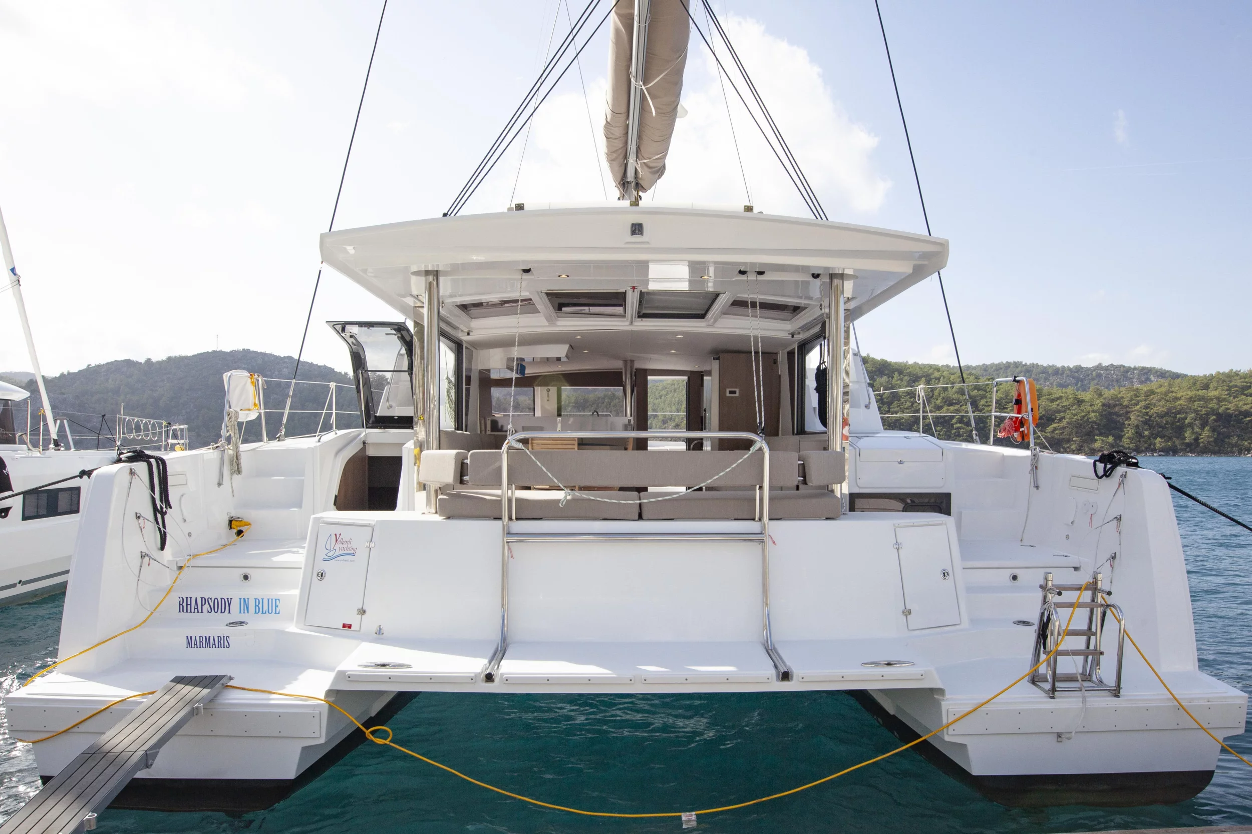 Bali 4.6 (Rhapsody in Blue) Transom - 11