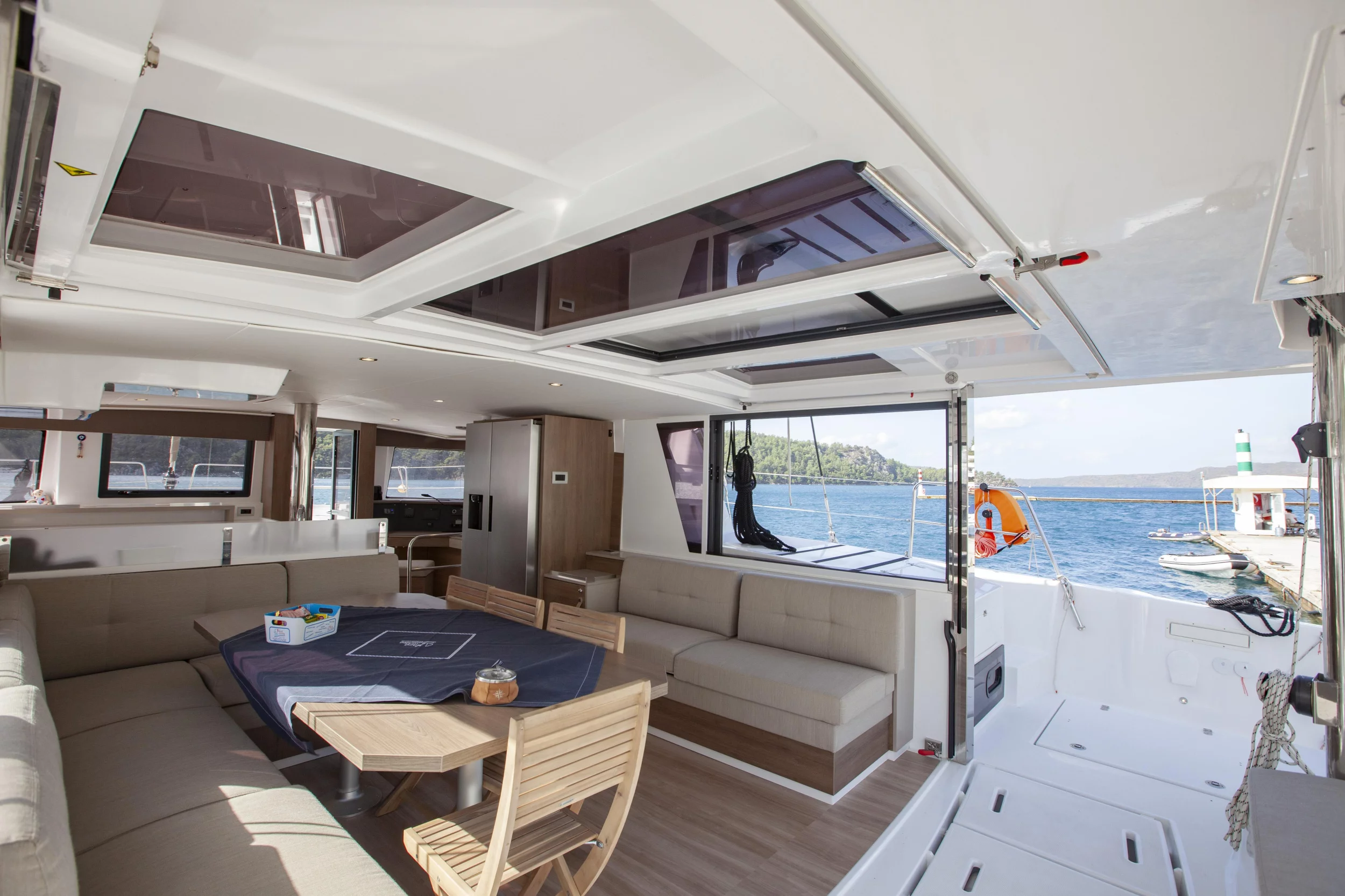 Bali 4.6 (Rhapsody in Blue) Saloon - 12