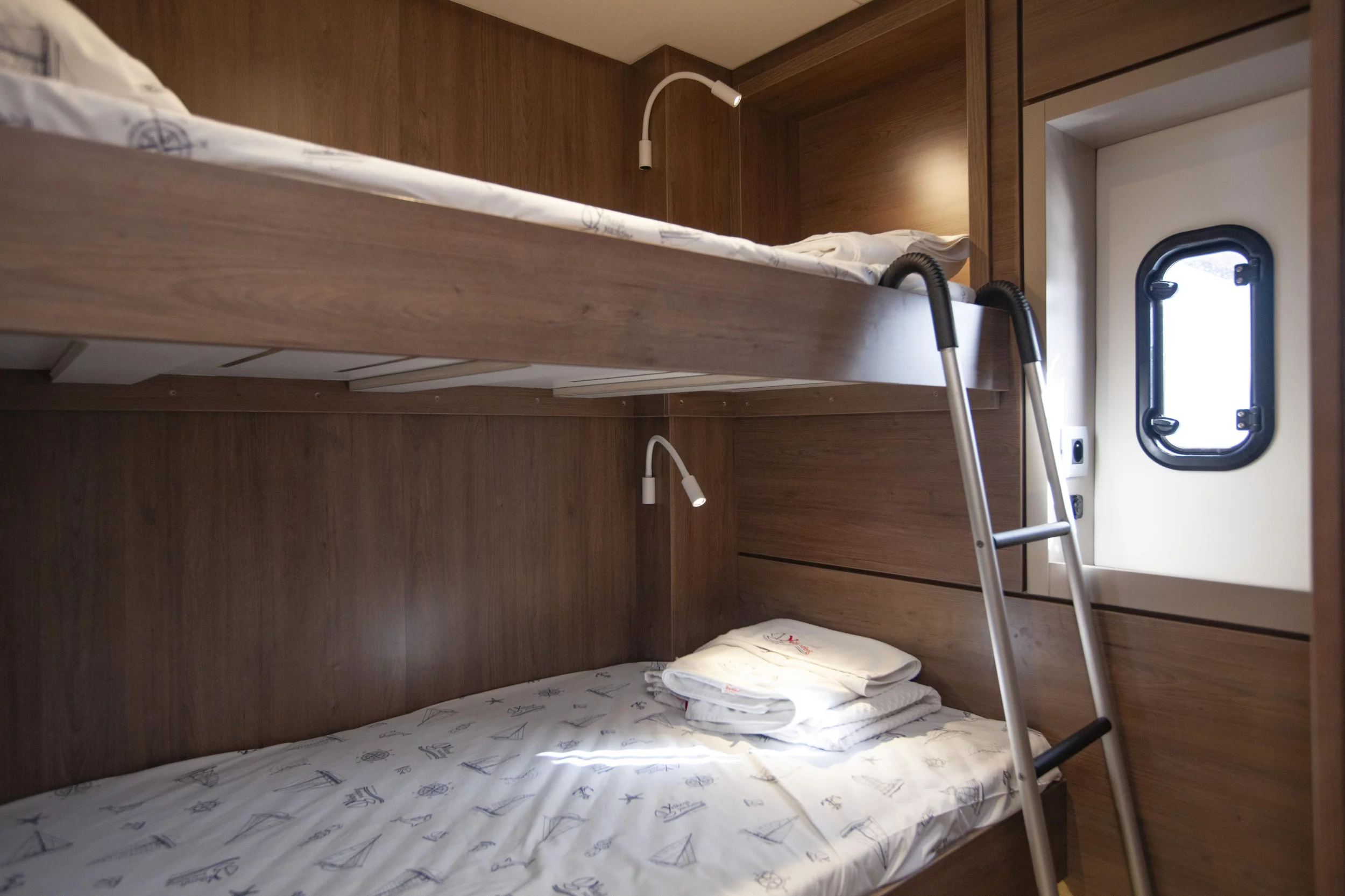 Bali 4.6 (Rhapsody in Blue) Bunk Bed Cabin - 5