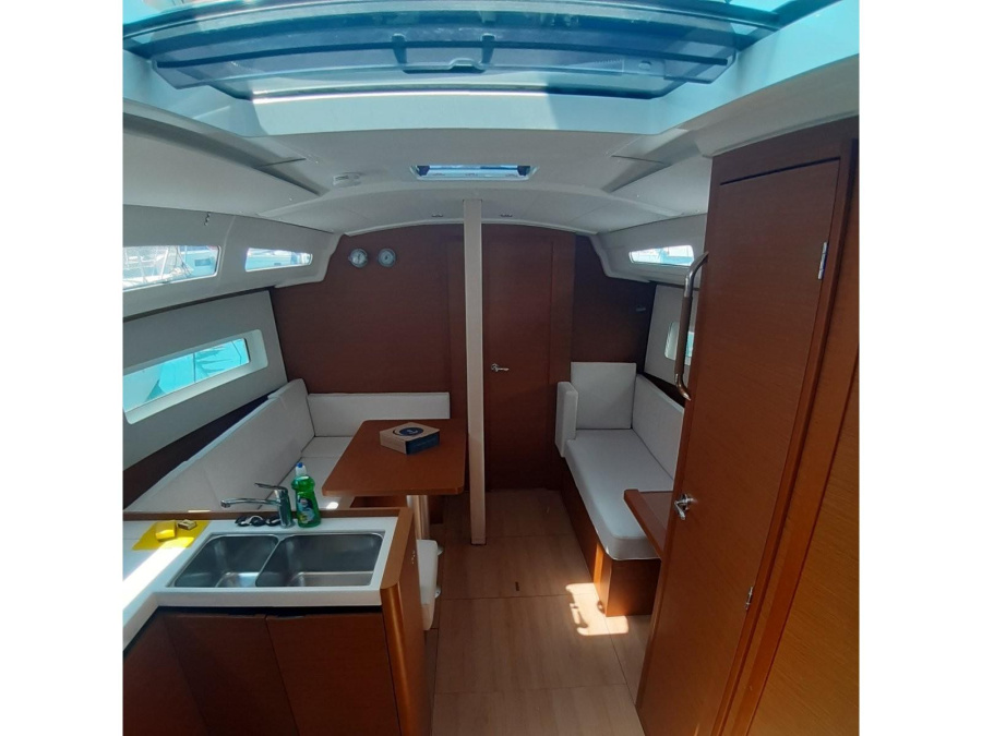Interior image - 2