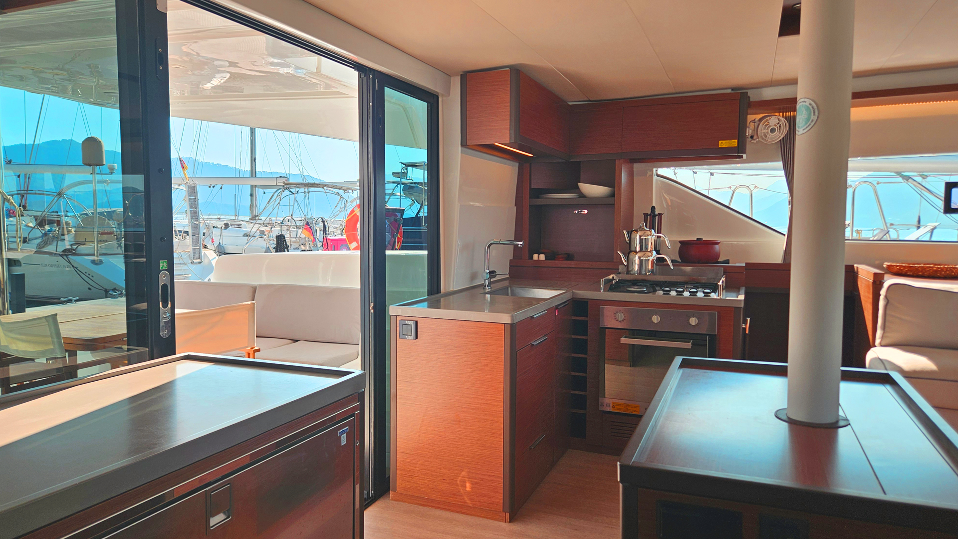 Lagoon 50 — photo 2