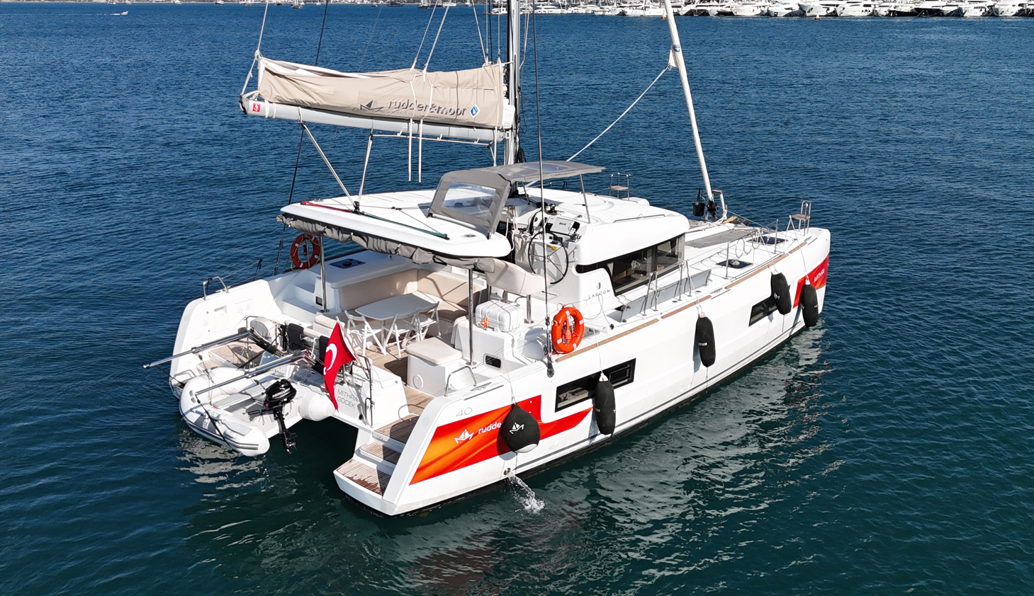 Lagoon 40 — photo 13