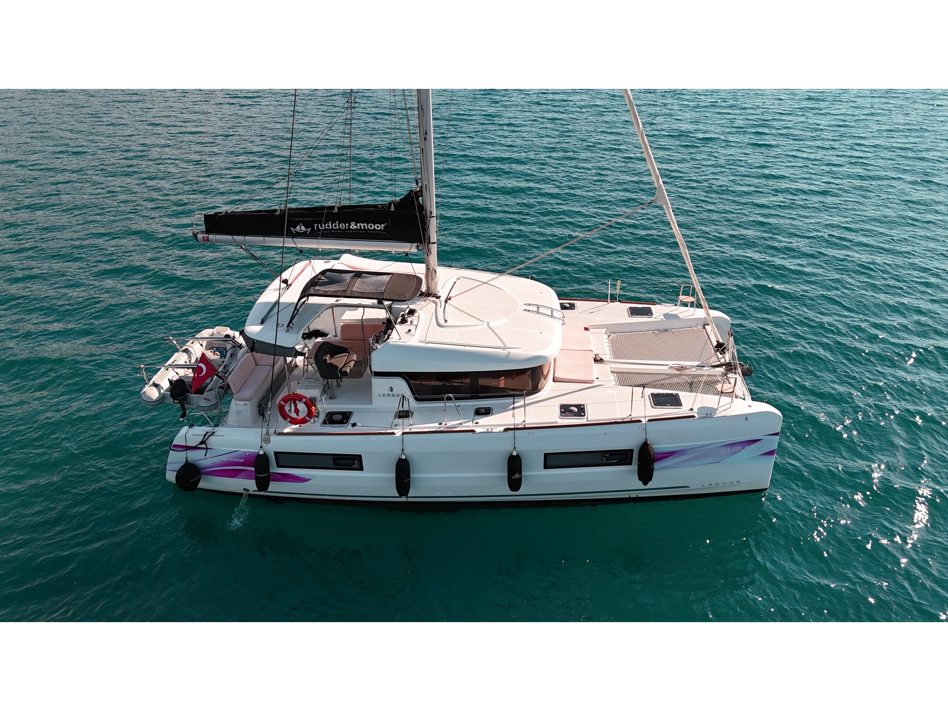 Lagoon 40 — photo 1