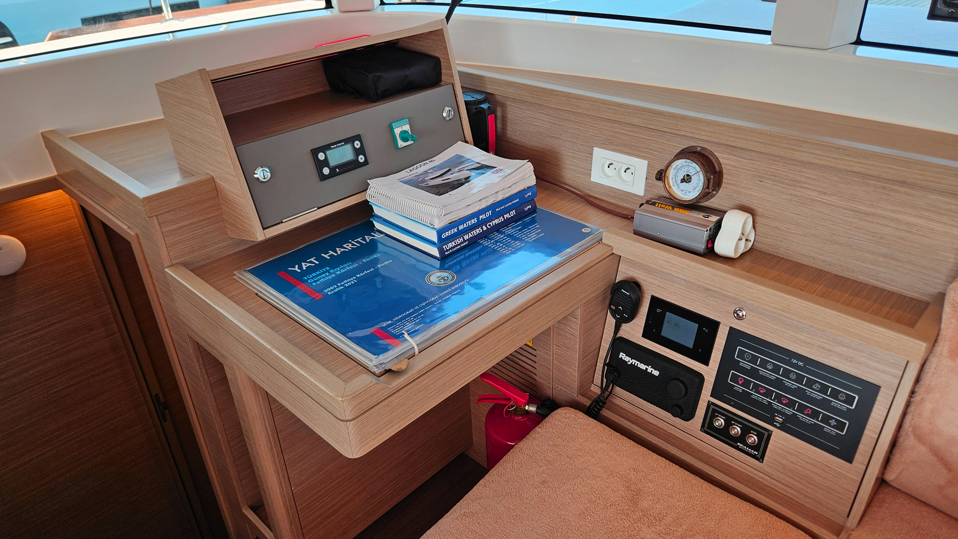 Lagoon 40 — photo 13